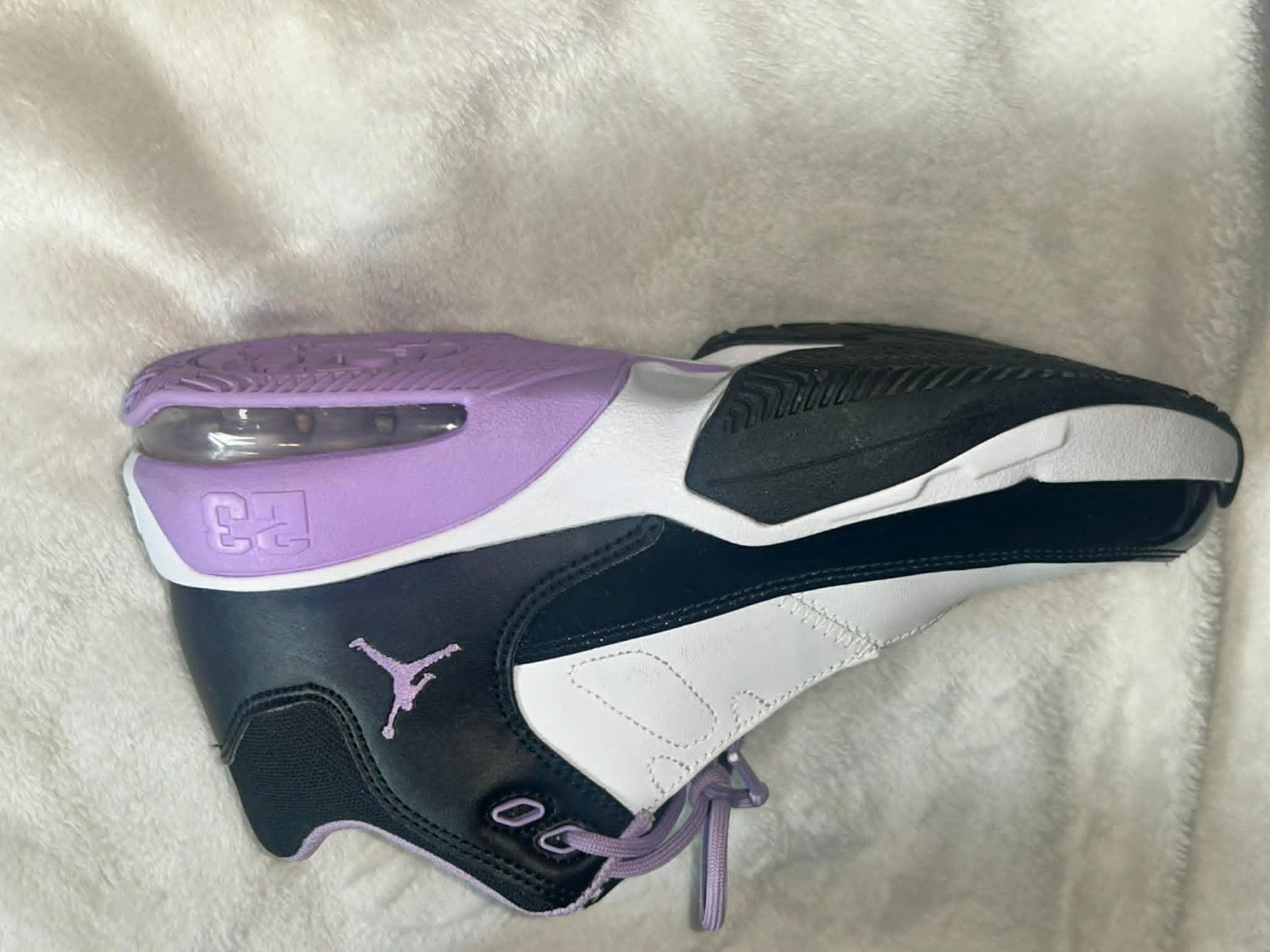 Jordan Max Aura 3 Black white and Lilac Size 5.5 Original box. Very nice shoes!