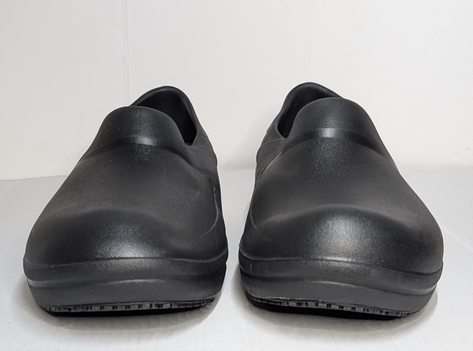 Crocs On-The-Clock Work Slip-Resistant Clogs / Slip-On Work Shoes Size 7