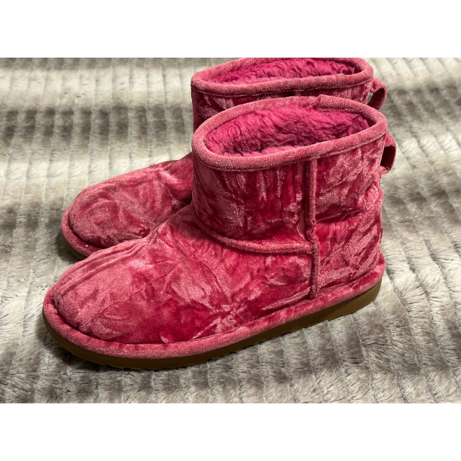 UGG Classic Mini Crushed Velvet Pink Boots 1142070K kids Size 5 Womens 7