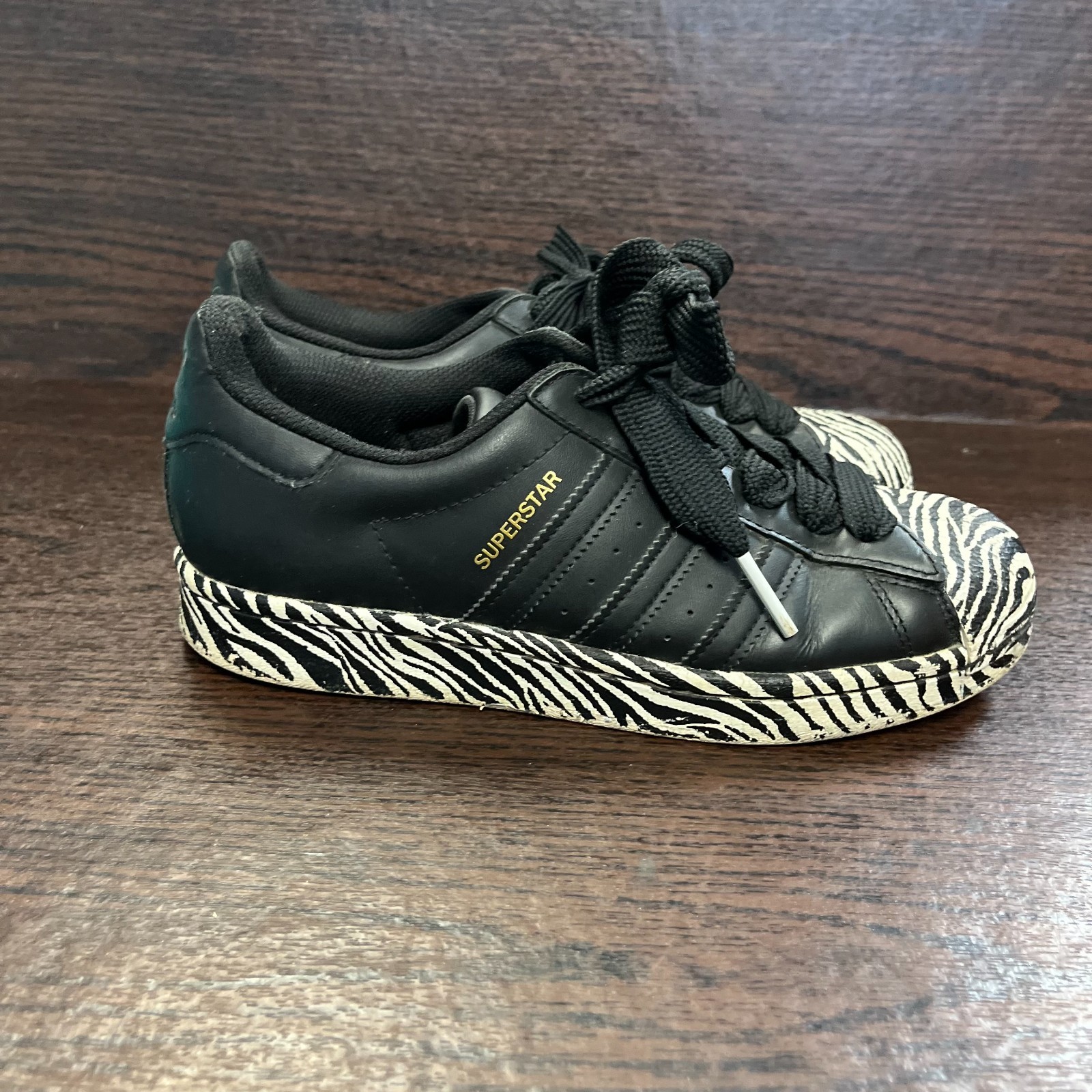 Adidas Womens Superstar Sneakers Size 6 Black Zebra Stripe Print Shell ToeFV3448