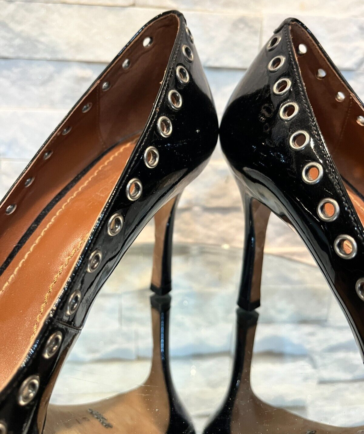 EUC Women’s COACH Varick Pump Grommets & Lace Patent Leather 3.25″ Heel Black 9