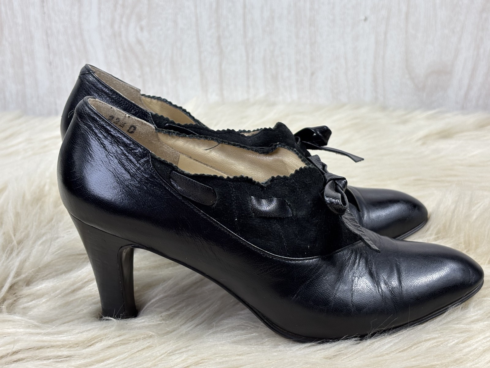 Vintage Cecilia Japan Leather Suede Pumps Bow Heels 2.5″ Womens 5.5 Academia