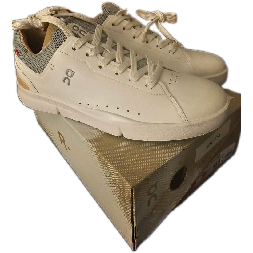 On THE ROGER Advantage Men’s Low Top Lace-Up Sneaker White Gray