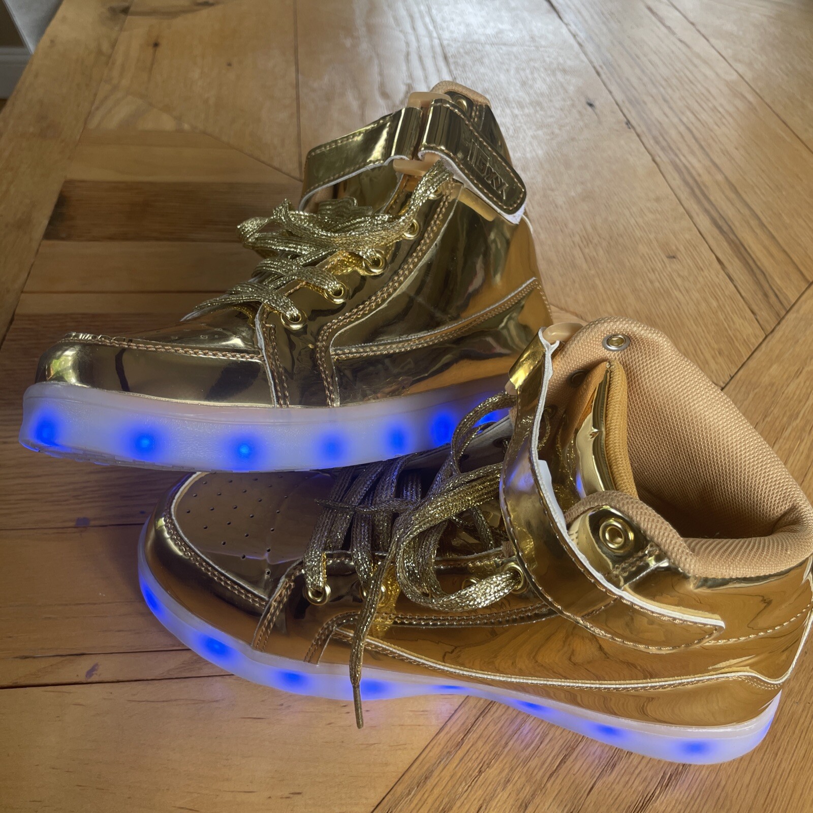 igxx led light up shoes With USB Charging Cable. Women’s size 7
