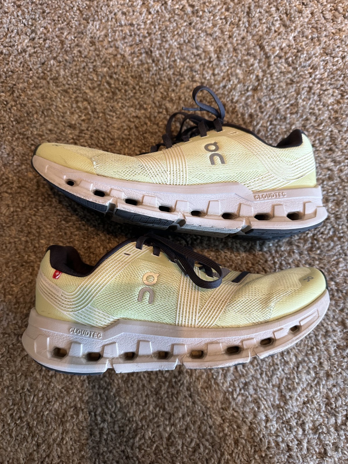 Size 9.5 – ON Cloudgo Hay Sand W