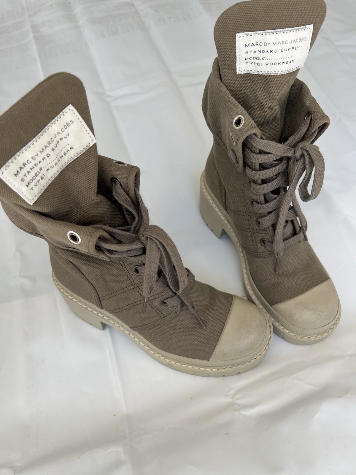 Marc by Marc Jacobs Tan fabric combat Hill/buttons on the side – Lace Up