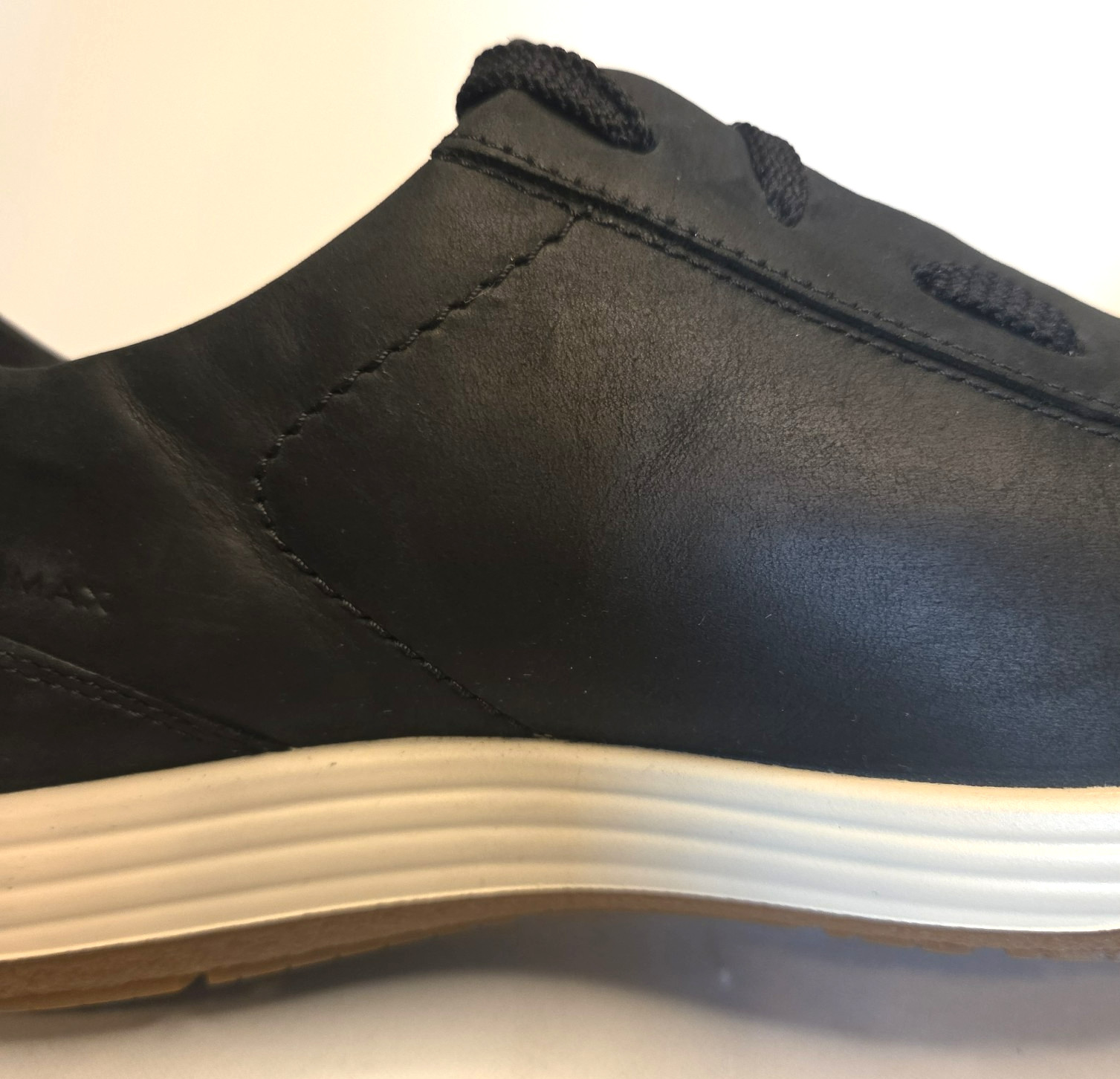 Ecco Women’s Chase II Hydromax Sneaker 42 EU 11-11.5 US Black Nubuck Leather