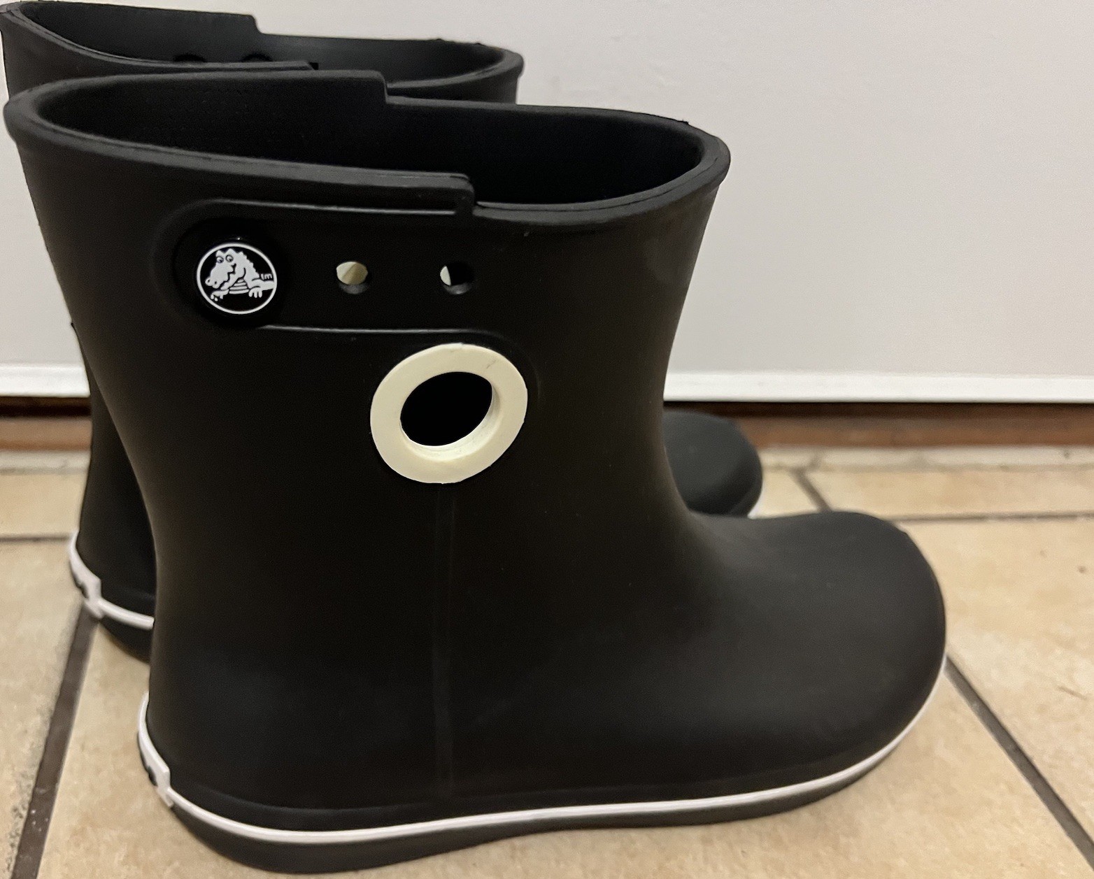 Crocs Jaunt Shorty Women’s Waterproof Ankle Rain Boots Black/White Trim US 7