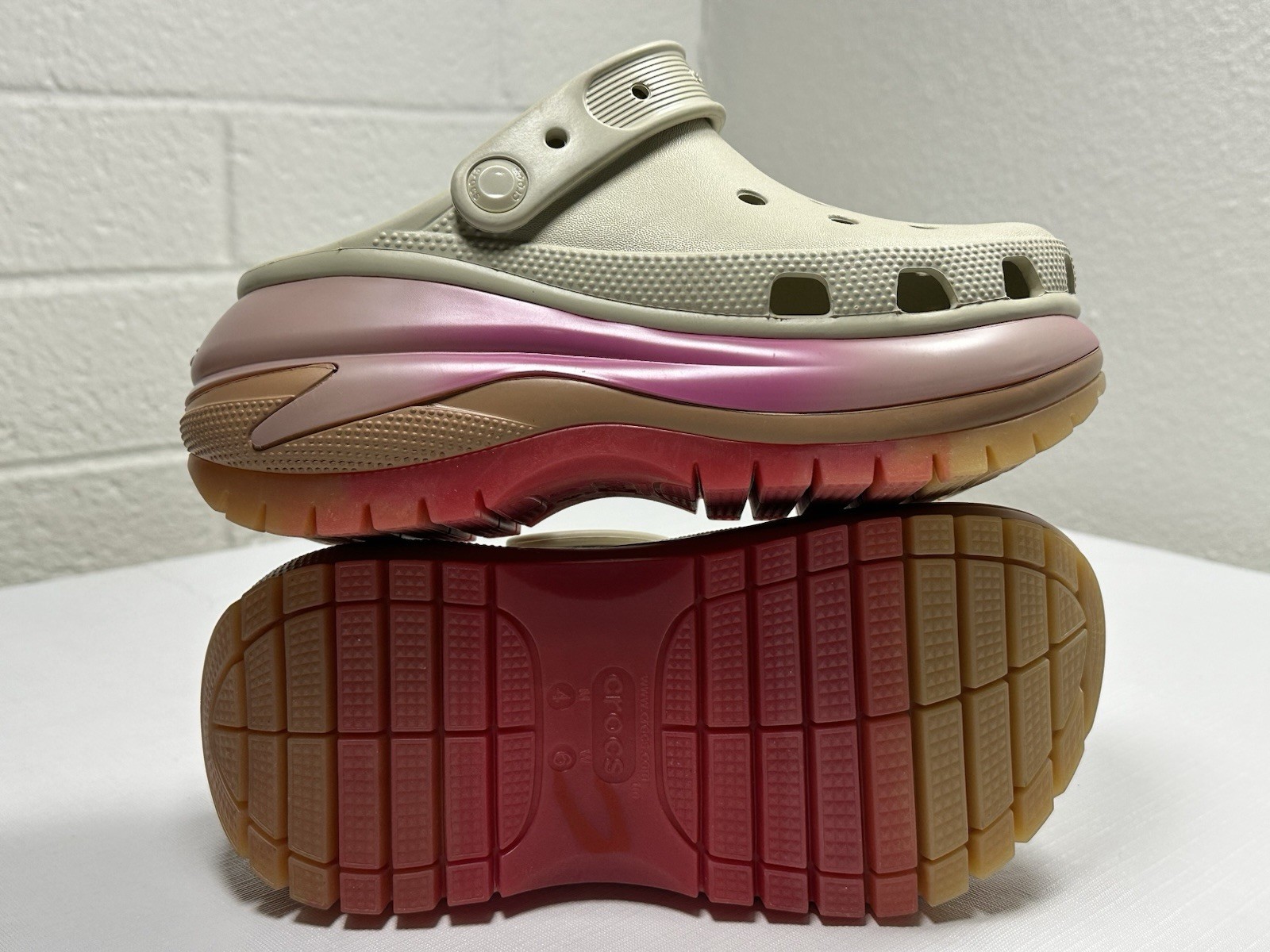 Women’s Crocs Classic Mega Crush Color Dip Slingback Clog Size 6 Bone Pink