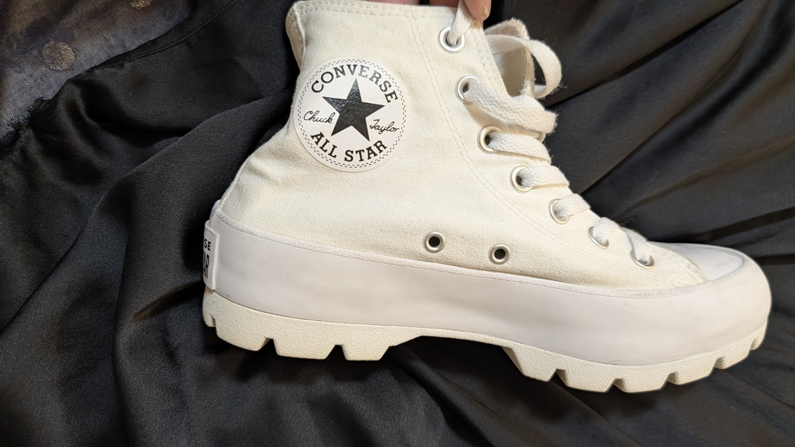 Converse Chuck Taylor All Star Lugged combat style High Top Canvas White 565902C