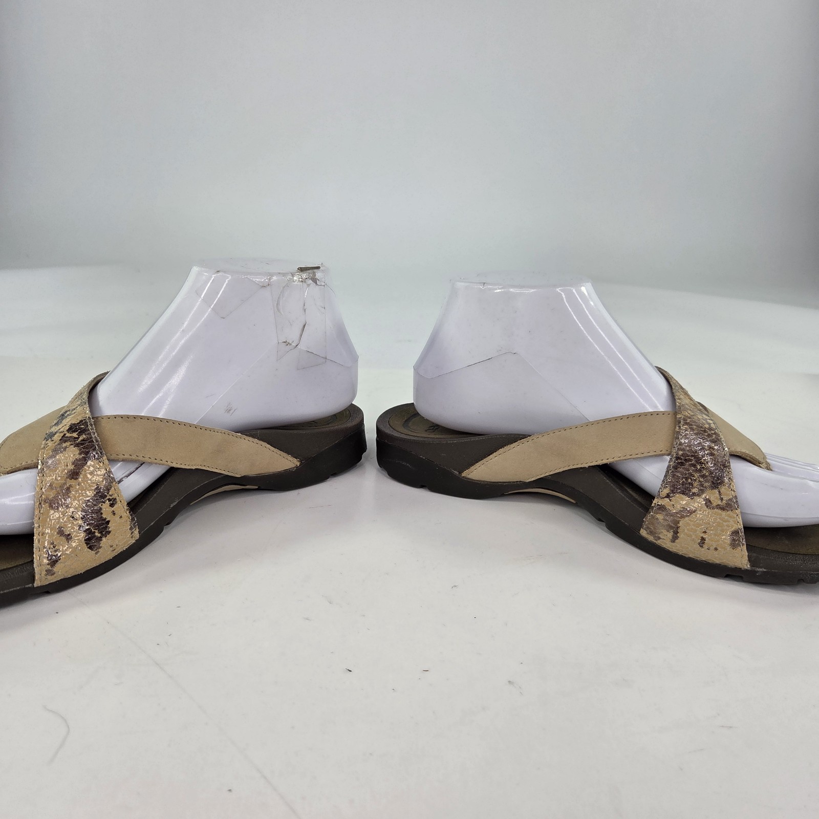Abeo leather thong sandals Womens US 7 Tan snakeskin print strap Shoes