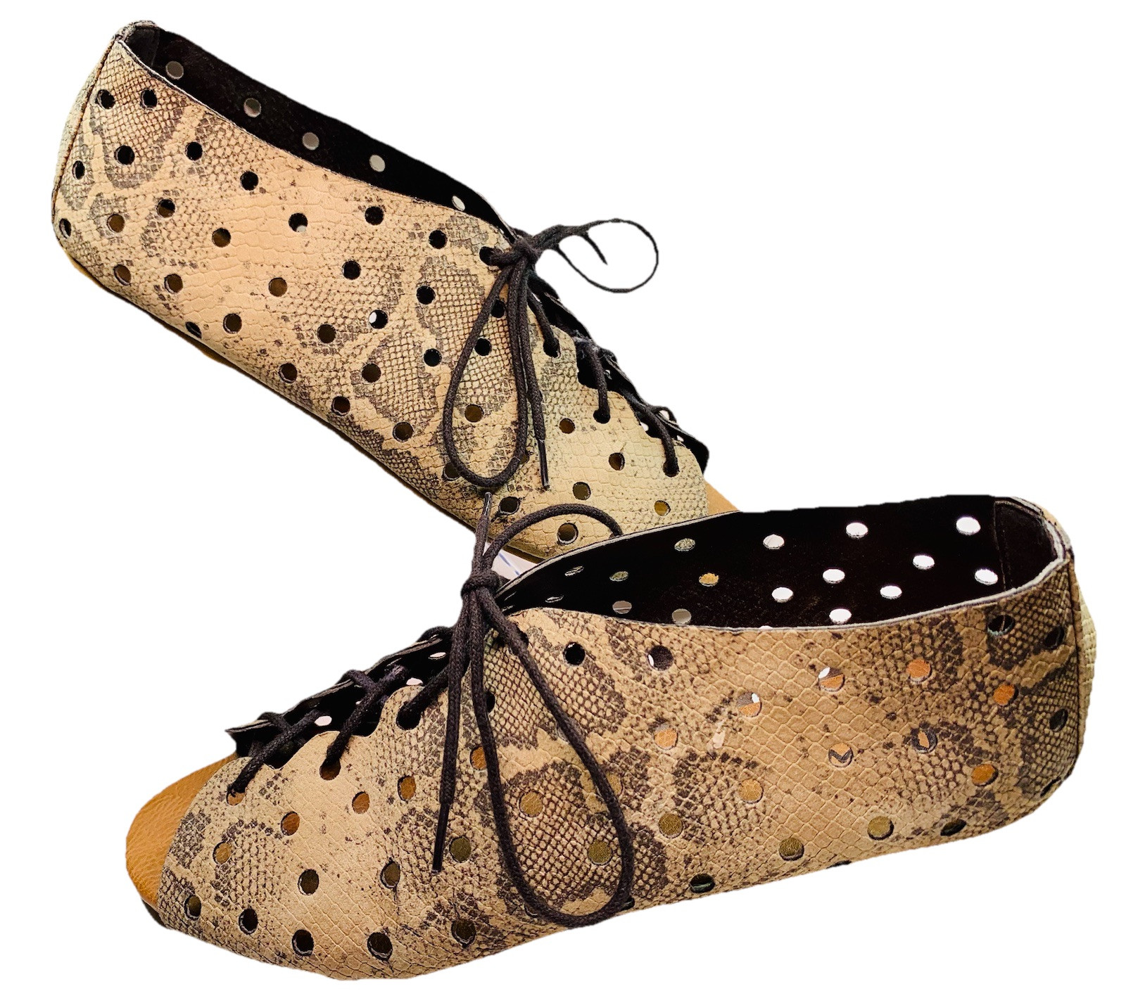 Volcom Open Toe Shoes Animal Print Flats Lace Up Eyelets Women’s 7 Unique Rocker