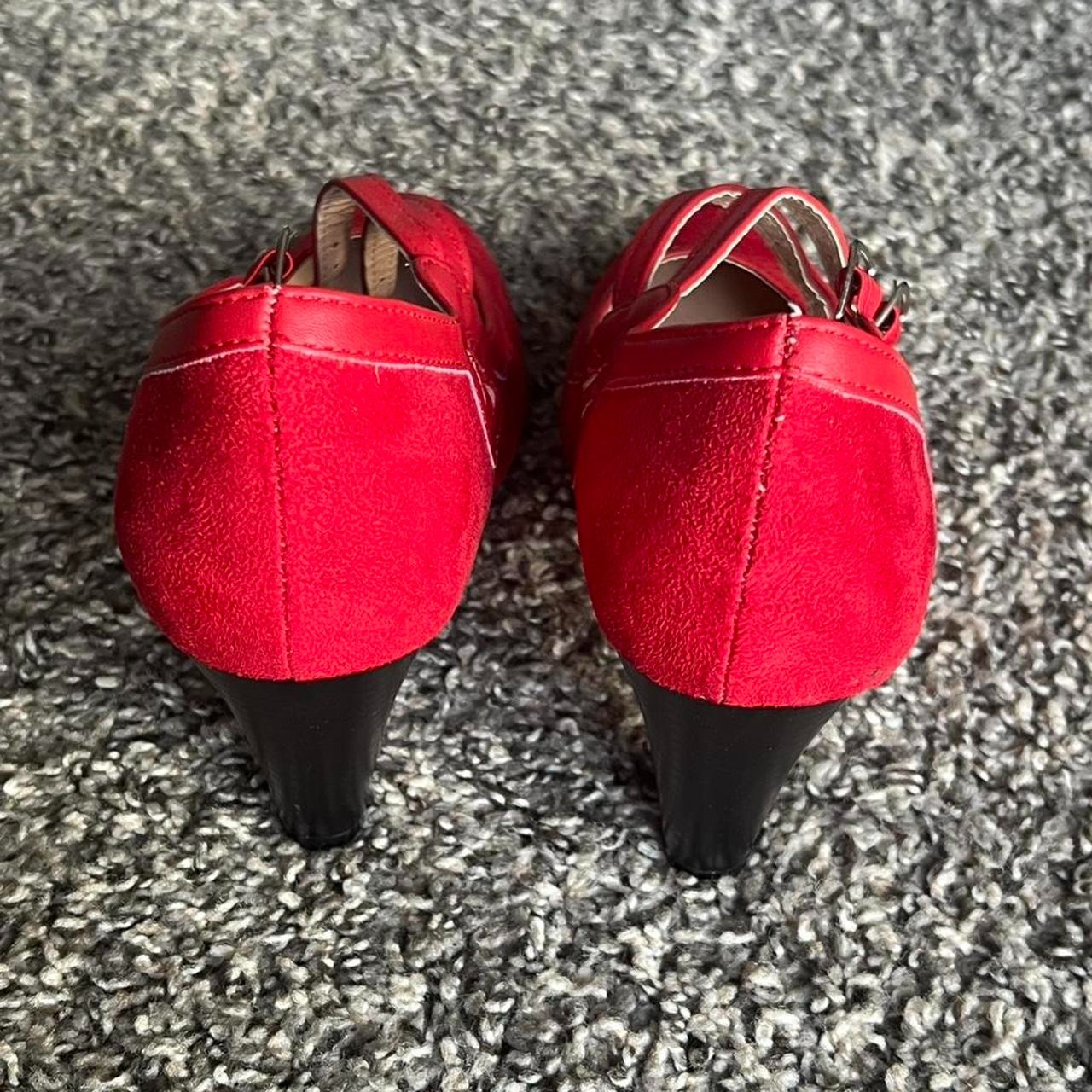 Chase & Chloe Red Mary Jane Pump Heels Size 6 Classy Going Out Girly Buckles