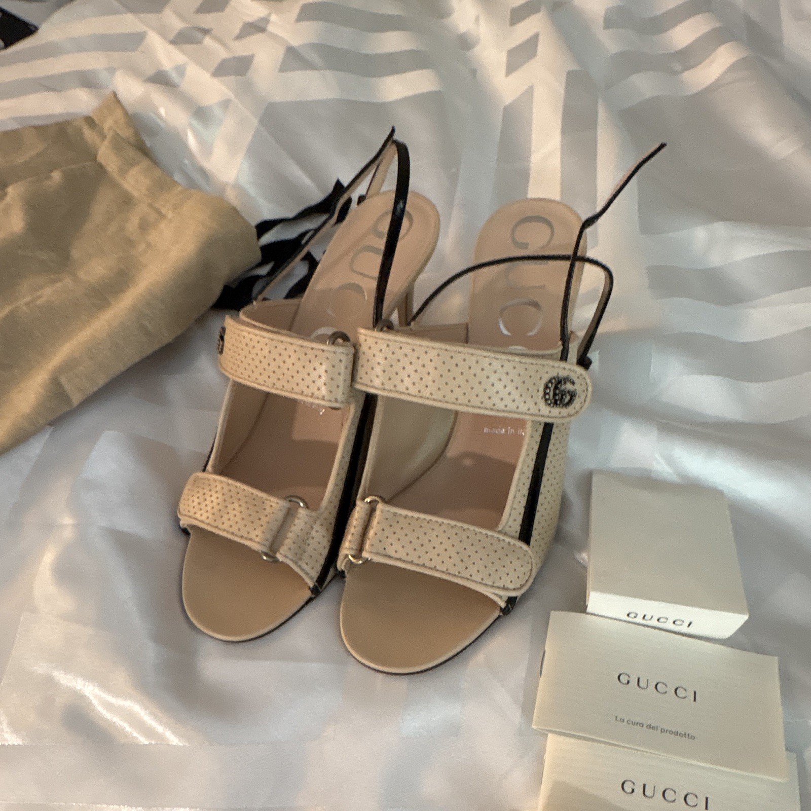 Gucci Beige/Black Leather Strappy Ankle Strap Buckle Sandals US 8 NIB