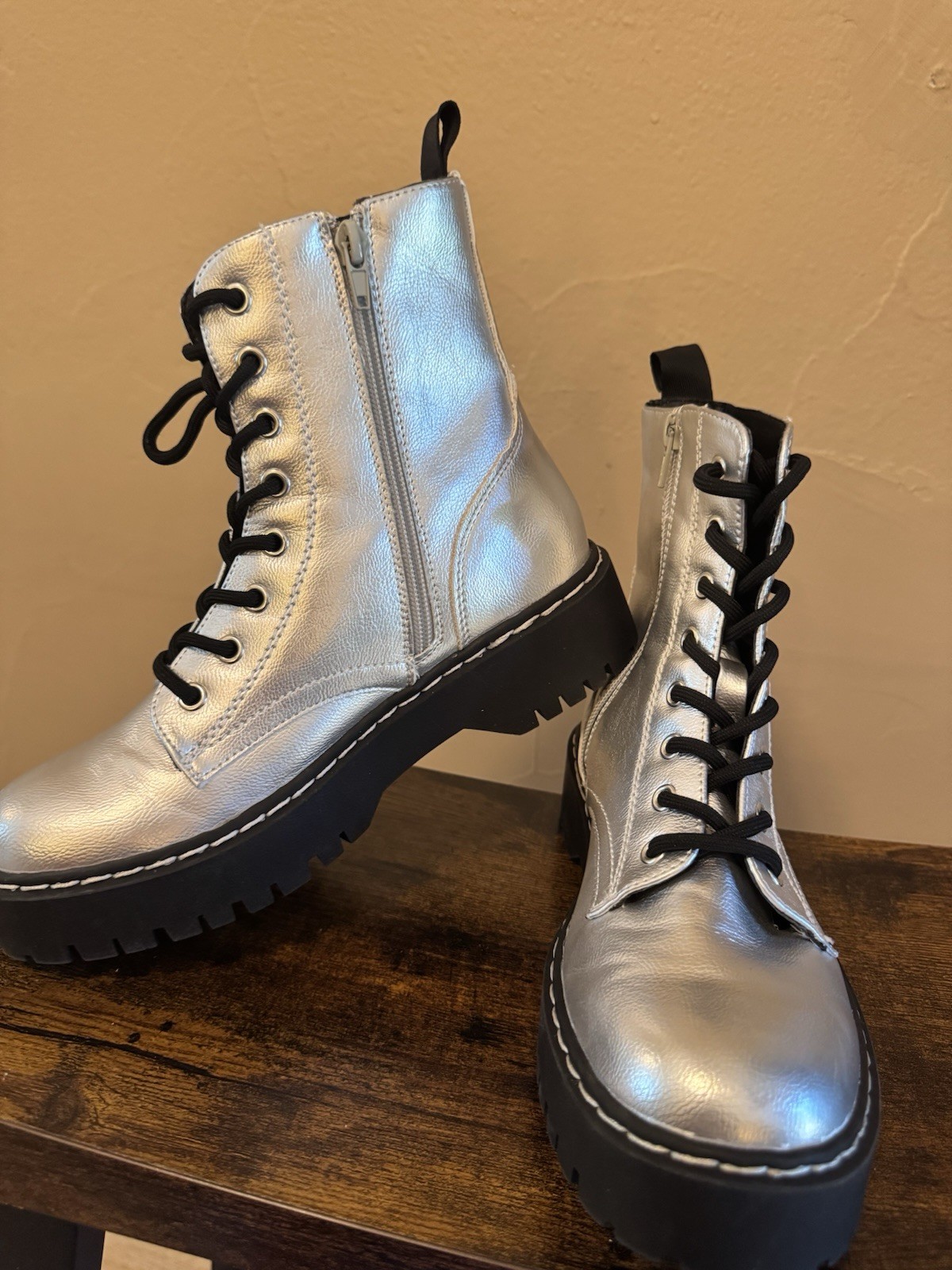 Sincerely Jules Harley Combat Boots Metallic Silver Women’s Sz 6.5