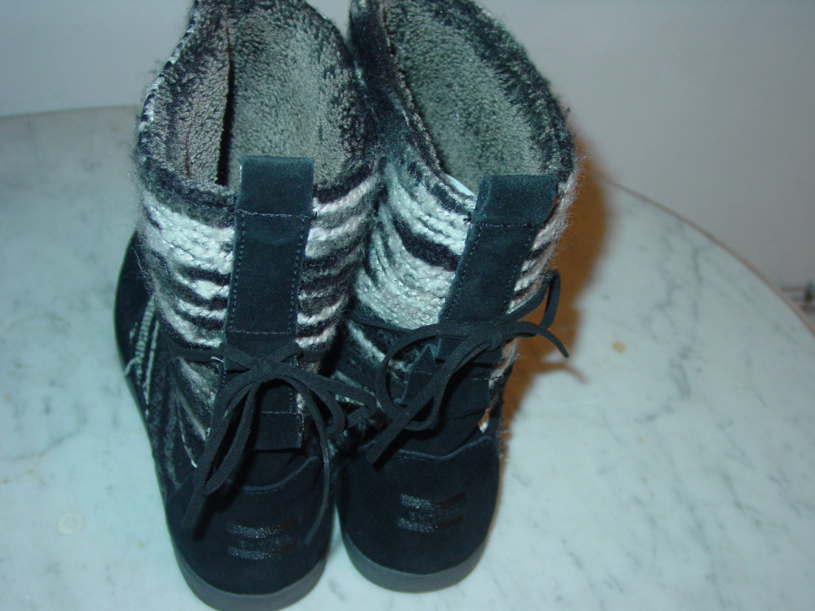 Toms Nepal Women’s Black Suede Textile Mix Faux Fur Lined Boots! Size 9 $99