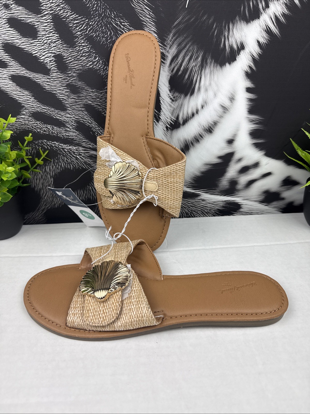 Universal Thread Nesryn Raffia Shell Slide Sandals Tan Wovens Size 9.5 New