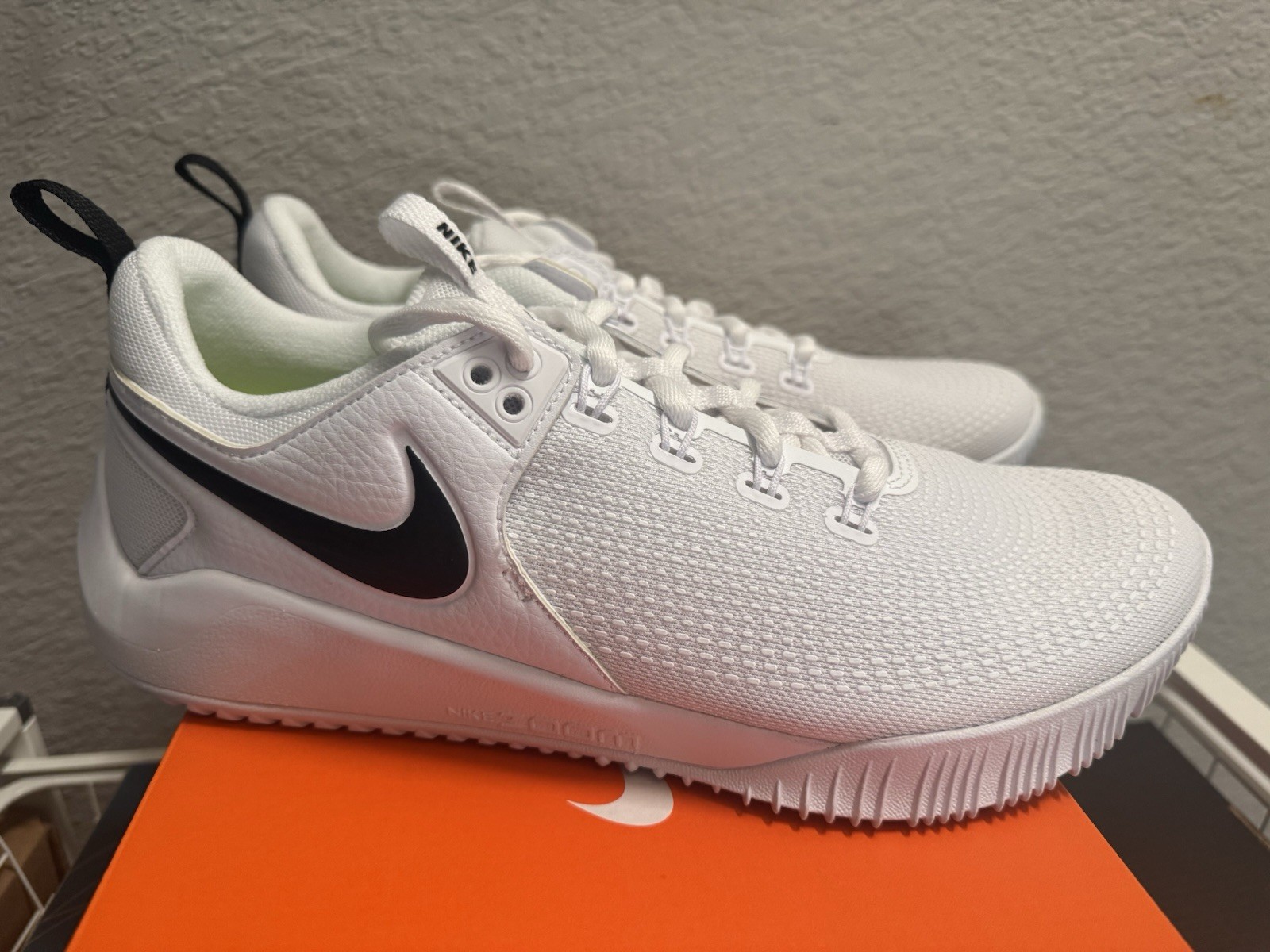NIB Nike Zoom Hyperlace 2 Women’s 10 Volleyball Shoes Black/White AA0286