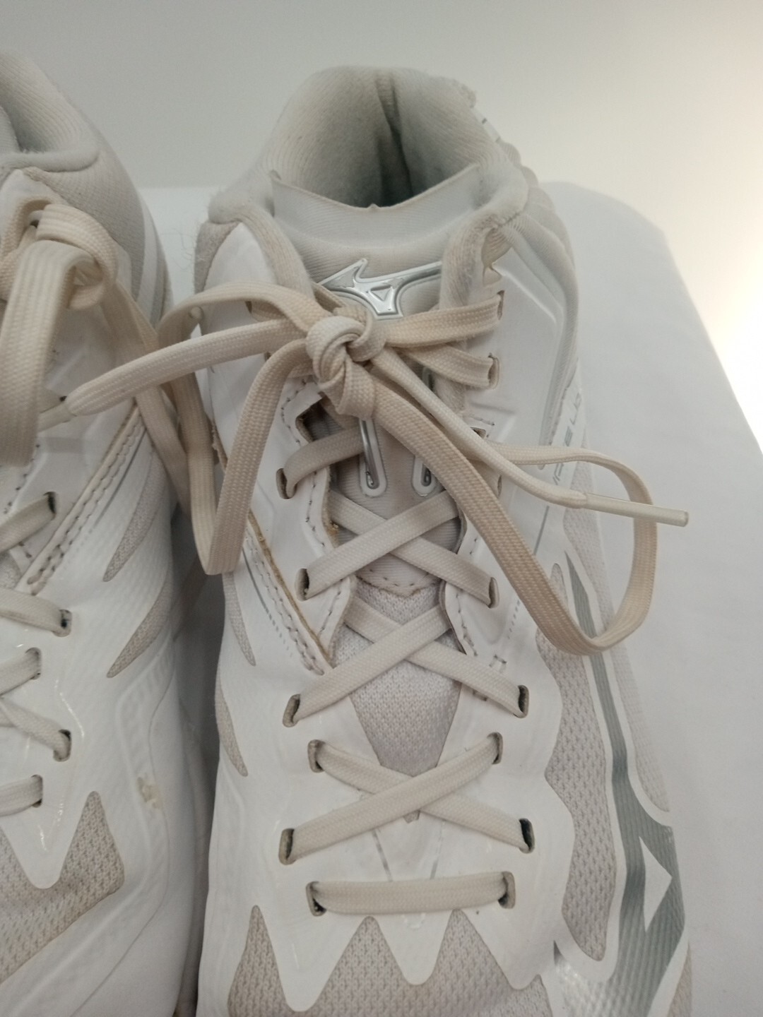 Mizuno Wave Lightning Z6 VolleyballShoes Women’s 9.5 White Athletic Sports