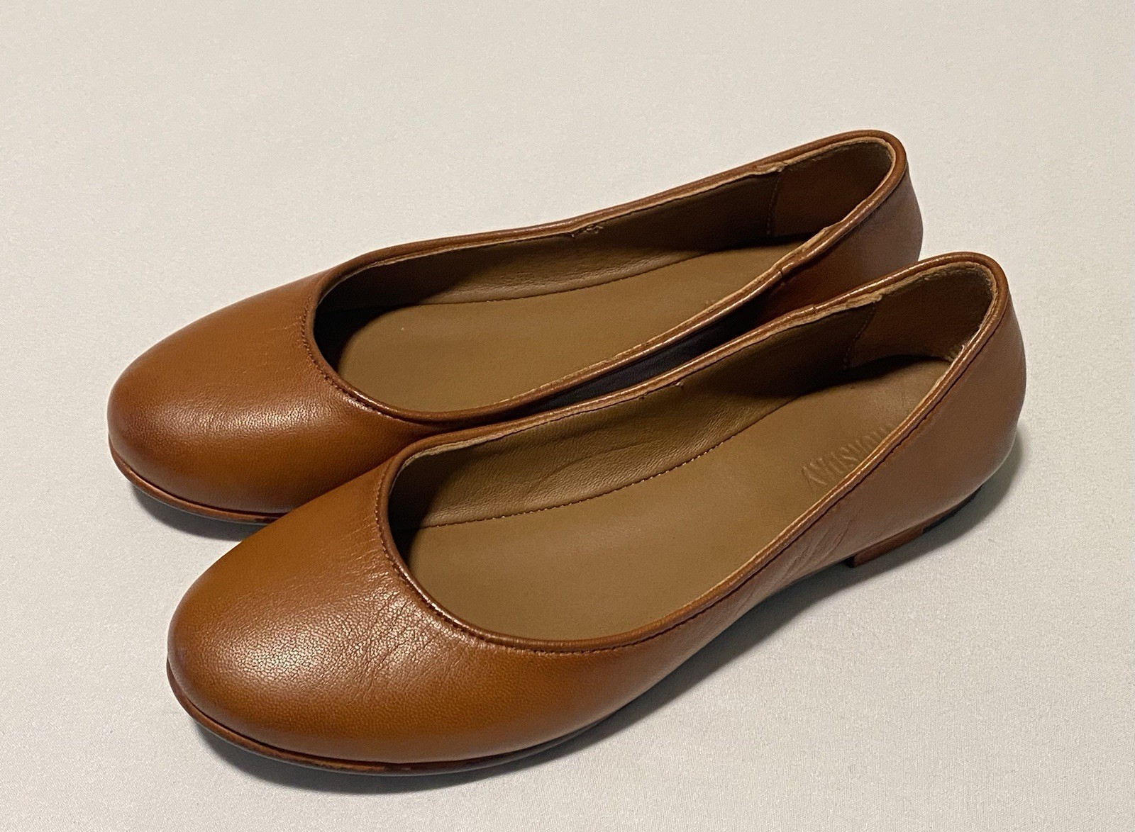 NWOB Thursday Feliz Brown Full Grain Leather Women’s Ballet Flats Size 6.5
