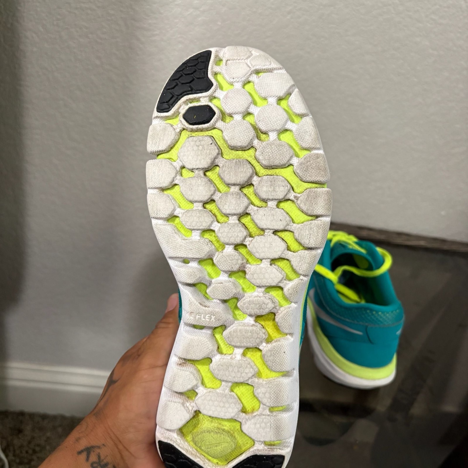 Nike Flex 2014 Run Women’s Running Shoes Teal and Neon Yellow size 8