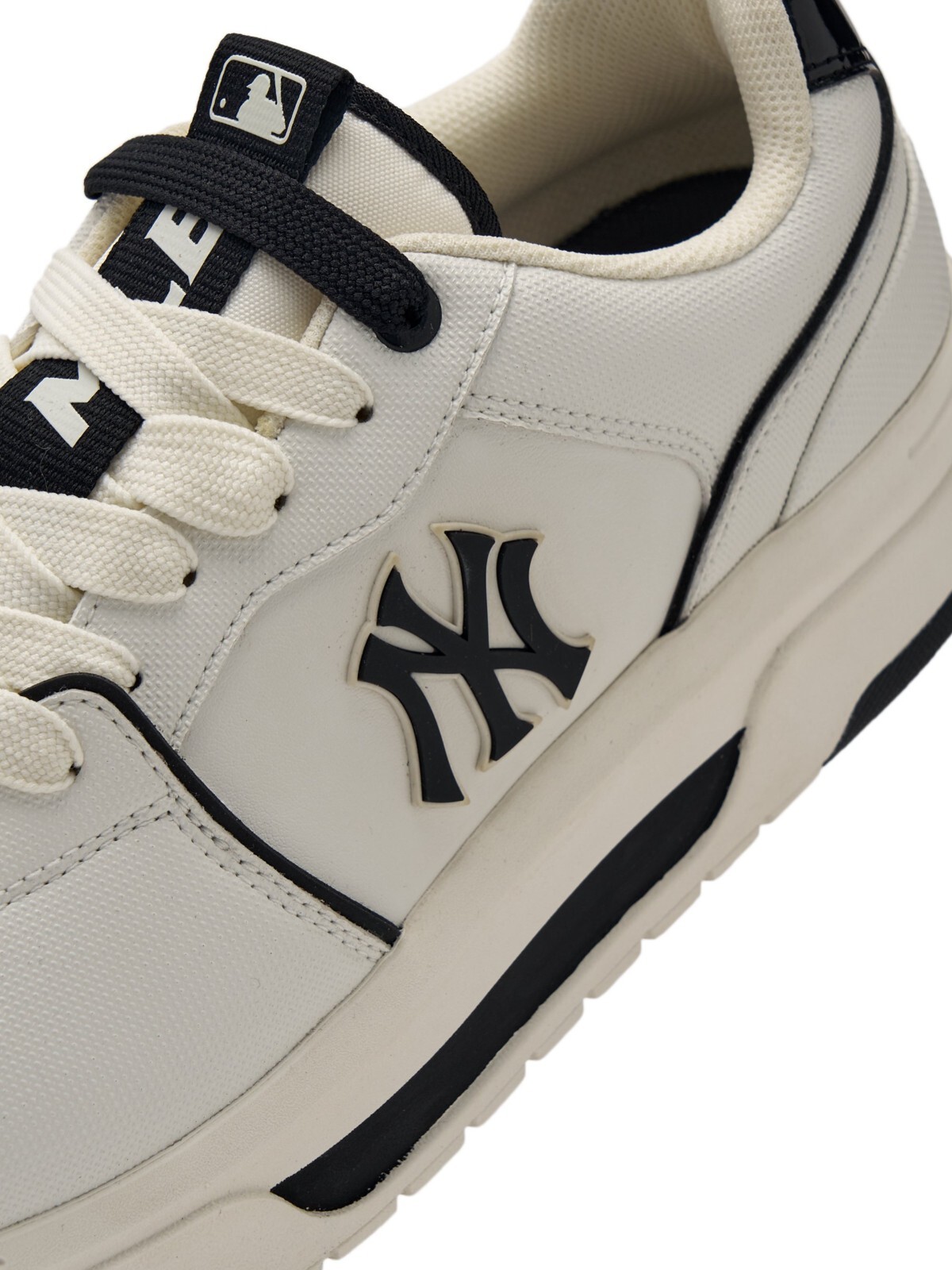 MLB Chunky Liner Basic SL New York Yankees Sneakers NY Logo Shoes White US 5-12