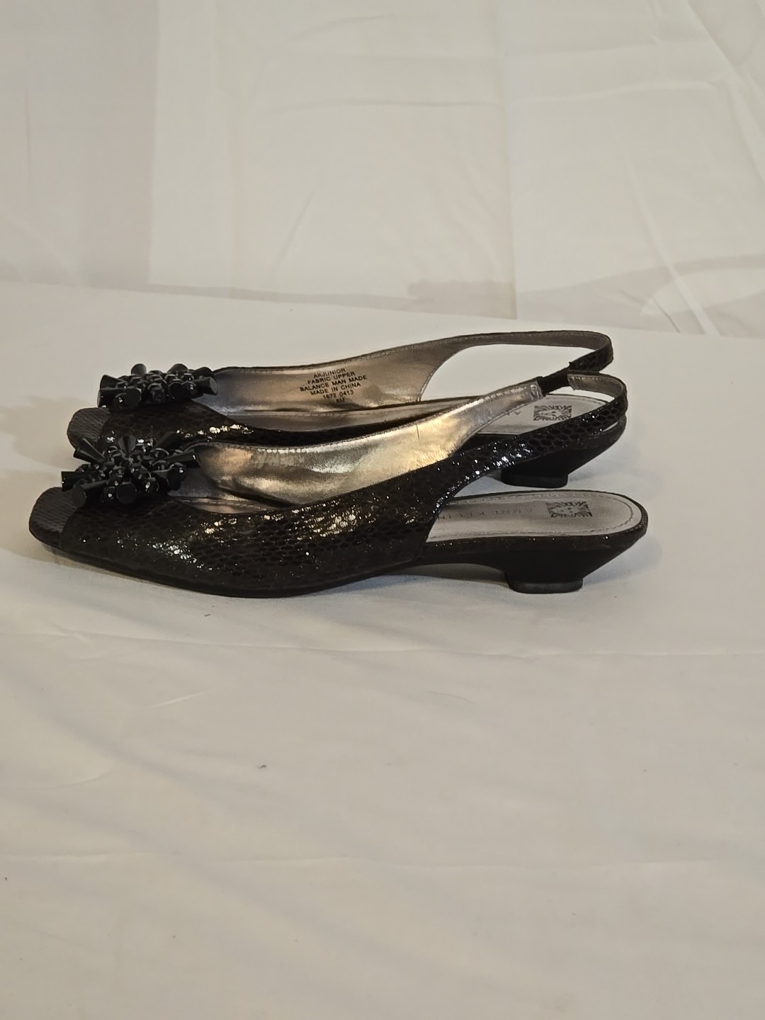 Anne Klein Leather AKJUNIOR BLK MUL FB Black Sport Flats 8M Used Good with Box