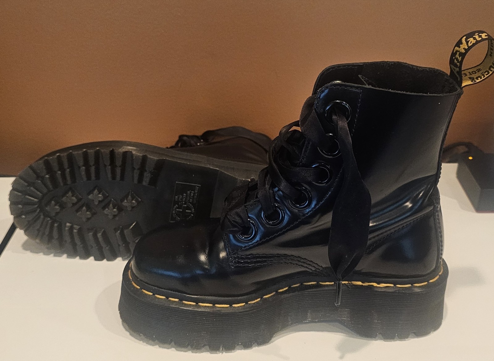 Doc Martens Molly Boots Womens Size 6 Leather Ribbon Laces Platform Block Heel