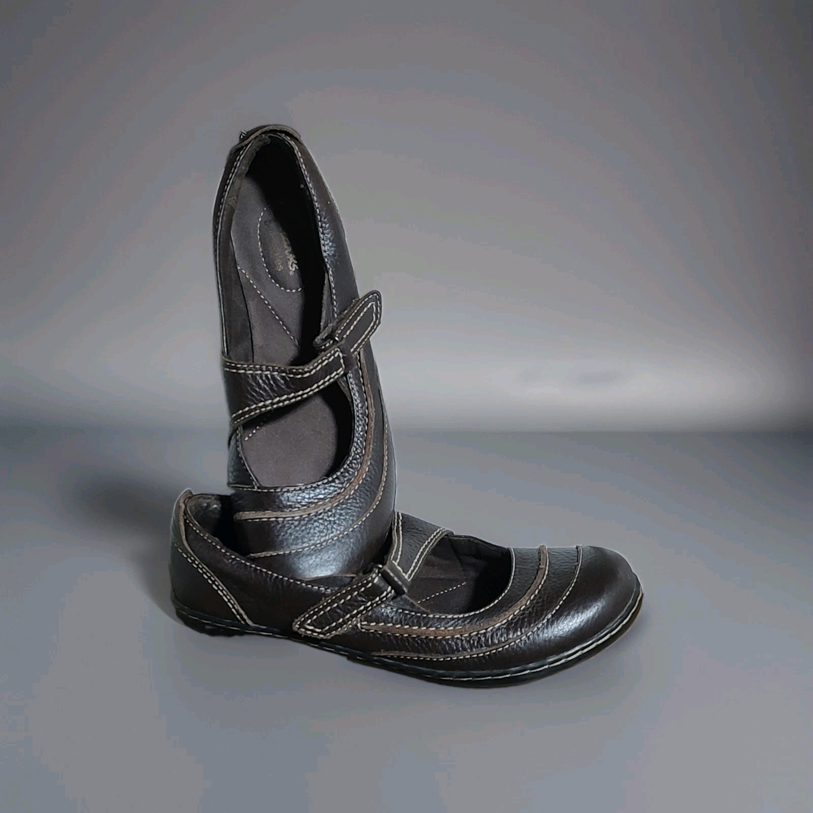 Clarks Women’s Mary Jane Flat Black Leather Round Toe Hook & Loop Strap 8 M
