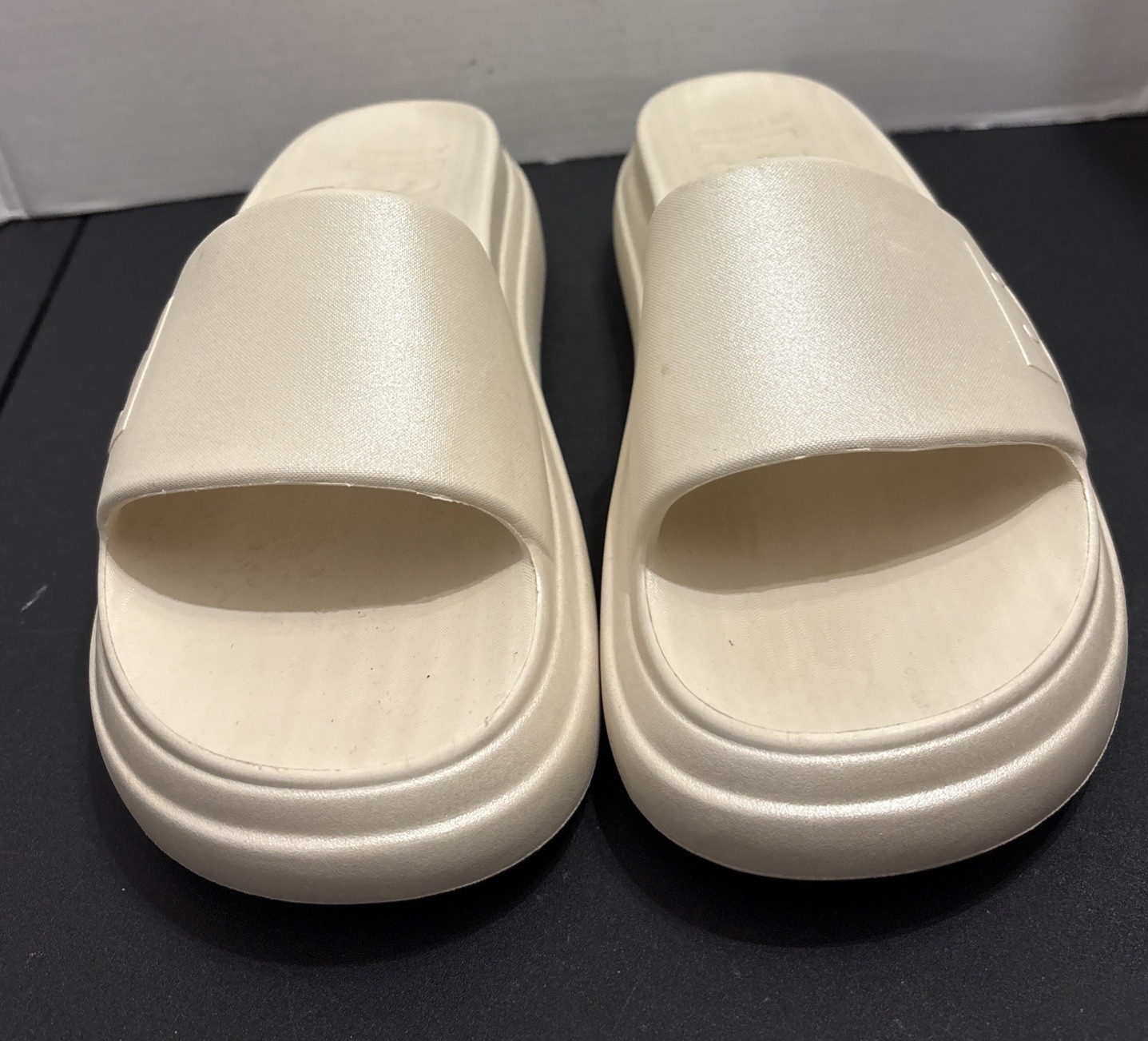 BILLABONG Platform Soft Cushion Slide Sandals Size 9 Cream Off White