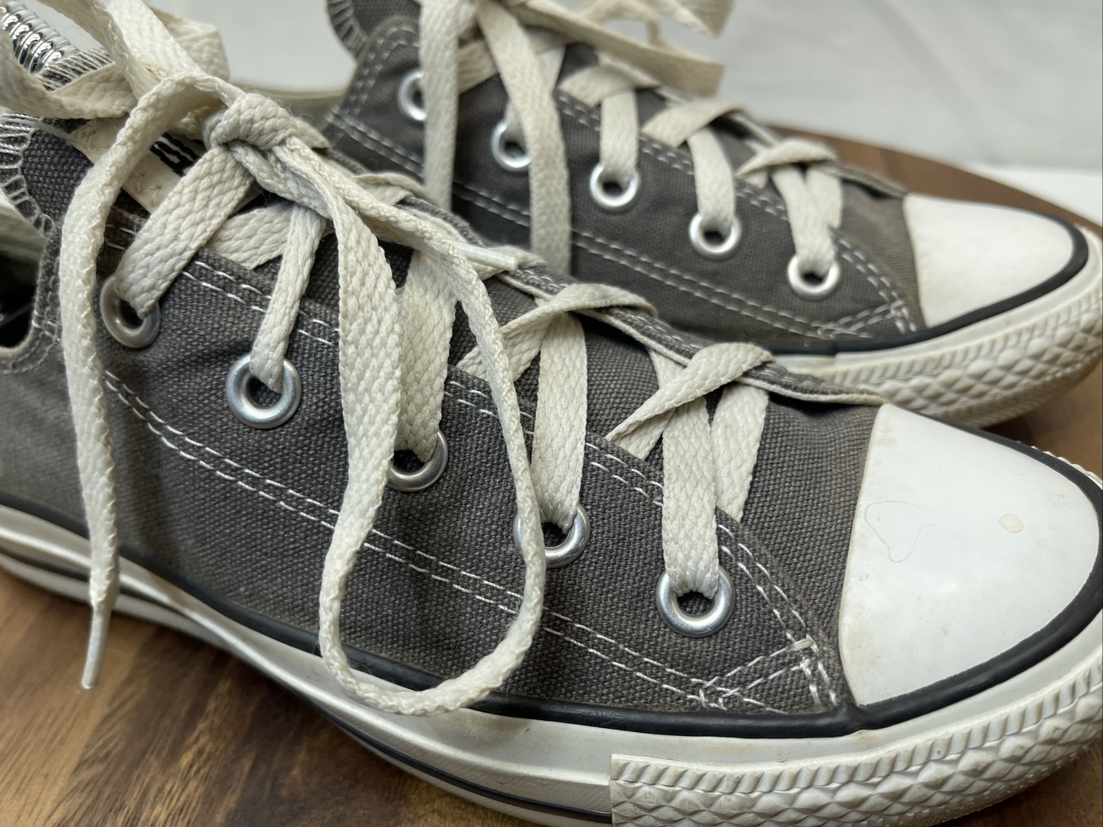 EUC Converse All Stars Shoes Sneakers Low Top Gray Mens 4 Womens 6 Unasex