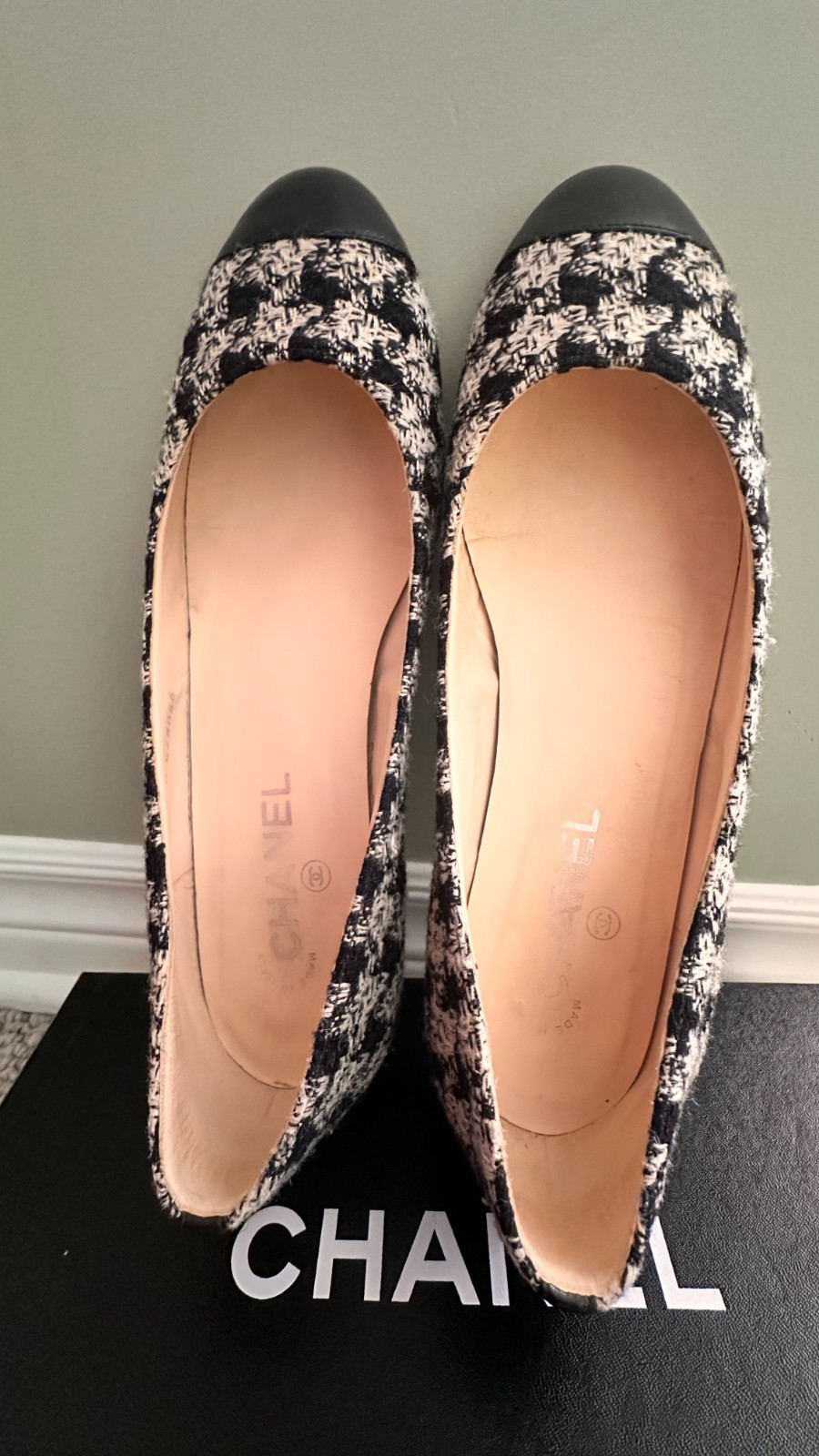 Chanel Tweed Calfskin Cap Toe Ballerina Flats Houndstooth Black White -Size 39.5