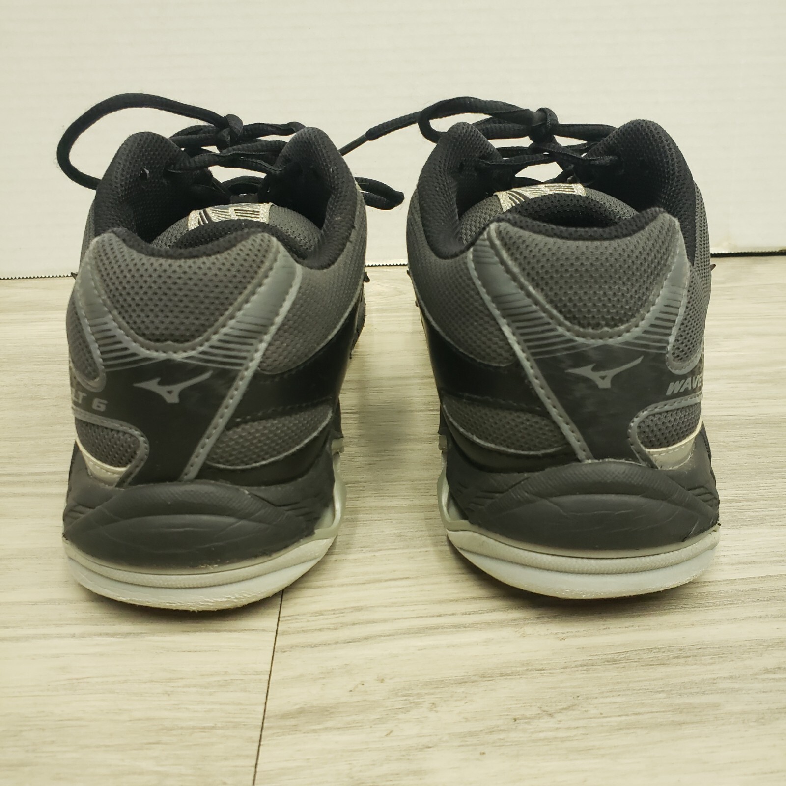 Mizuno Wave Bolt 6 Black Athletic Running Shoes Sneakers Size 9 Women Volleyball