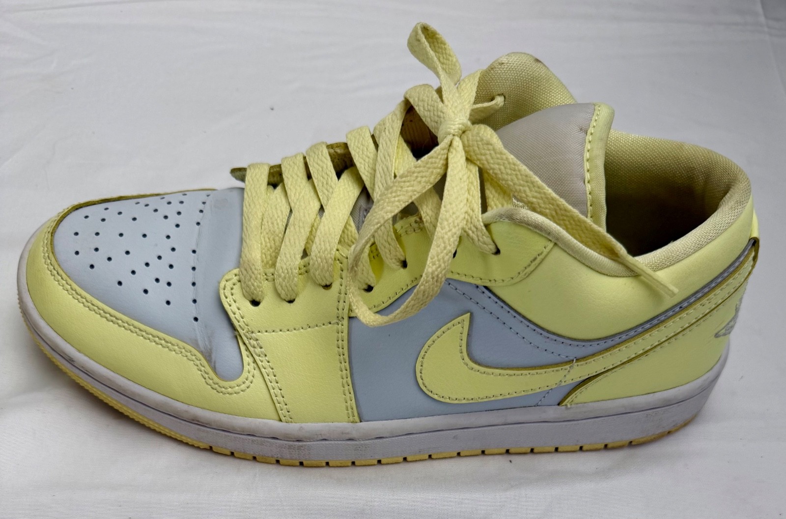 NIKE AIR Jordan 1 Low Lemonade US 8 WOMENS