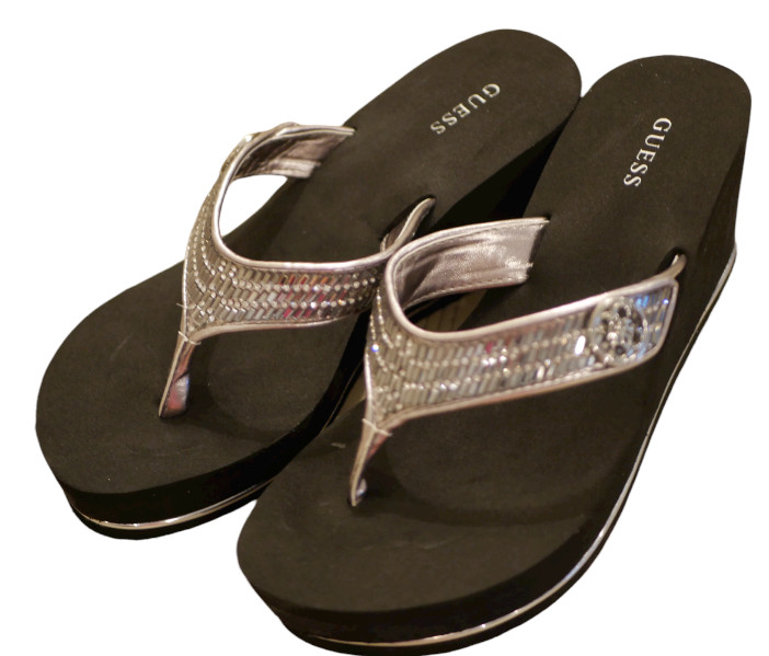 NEW WOMEN’S GUESS BLACK PEWTER RHINESTONES FLIP FLOPS WEDGE SARRALY 5,6,7,8,9,10
