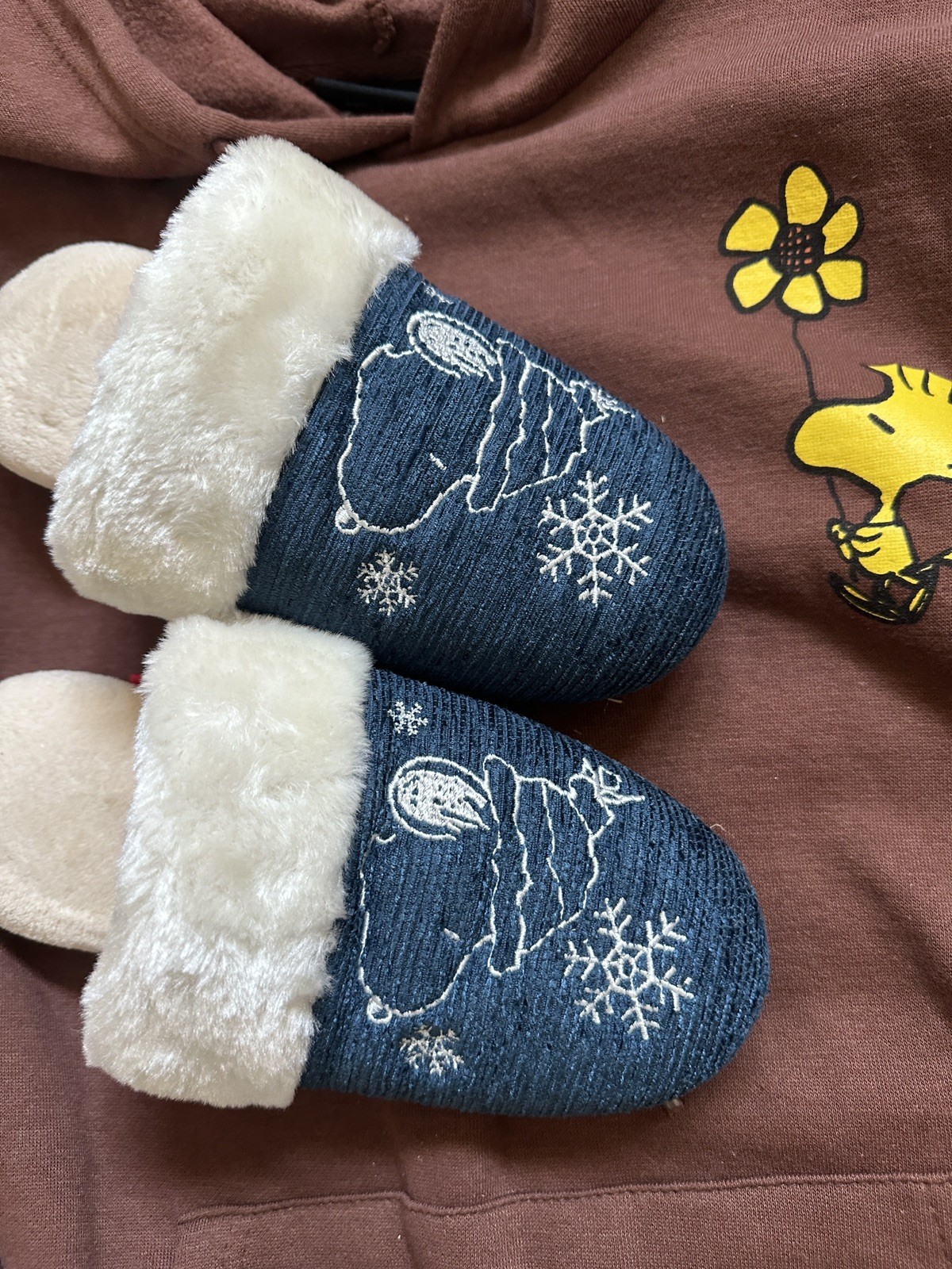 PEANUTS Snoopy Memory Furry Foam Holiday Slipper Sizes M/L Japan