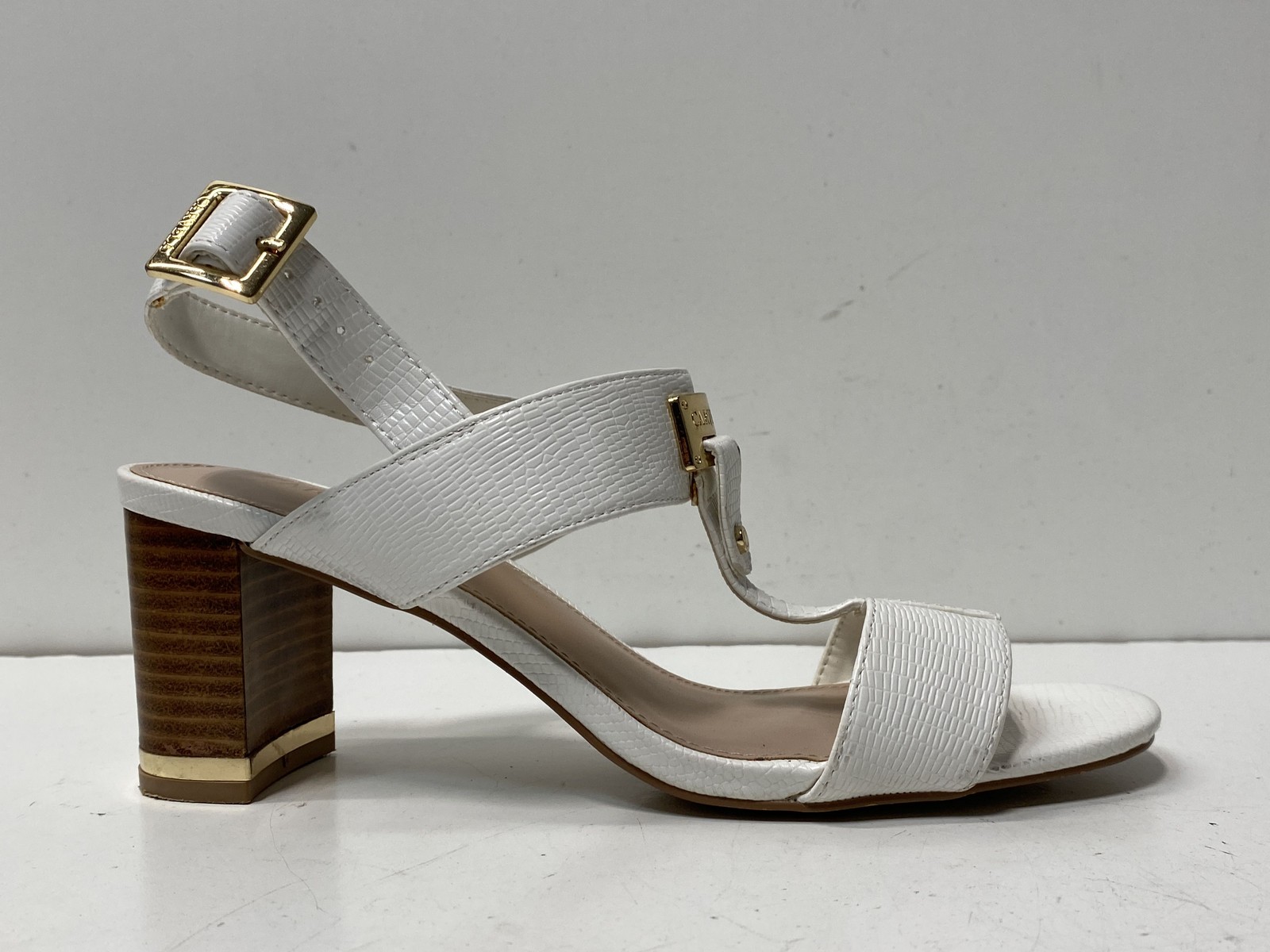 Carvela White Textured T-Strap Block Heel Sandals Women’s Size 39 US 8.5