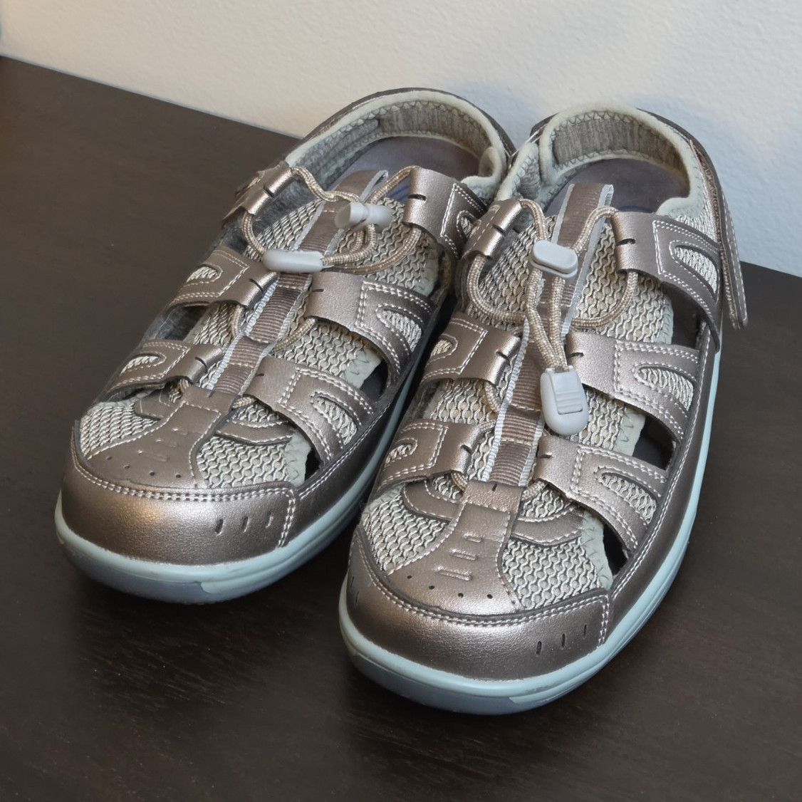 Orthofeet 997 Women’s Gray Strappy Sandals Adjustable Hook & Loop 8.5 D