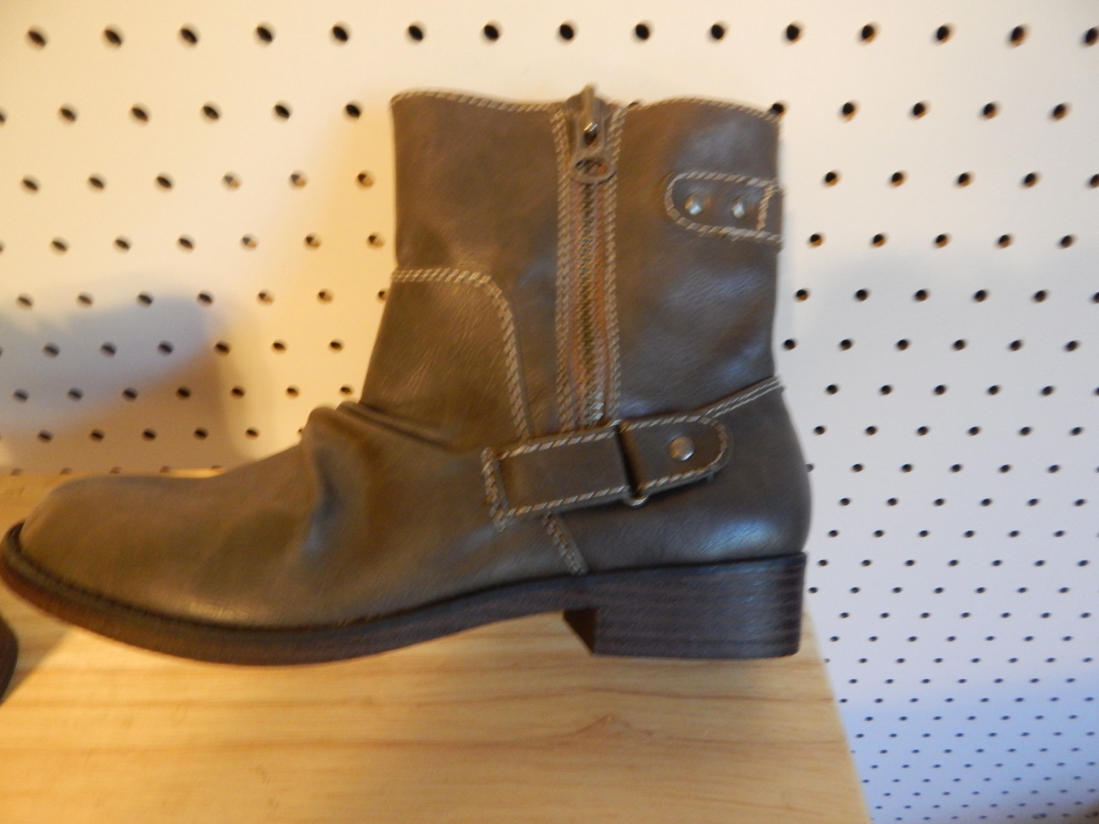 Womens ALDO ankle boots – size 37 – US size 6.5 – brownish gray