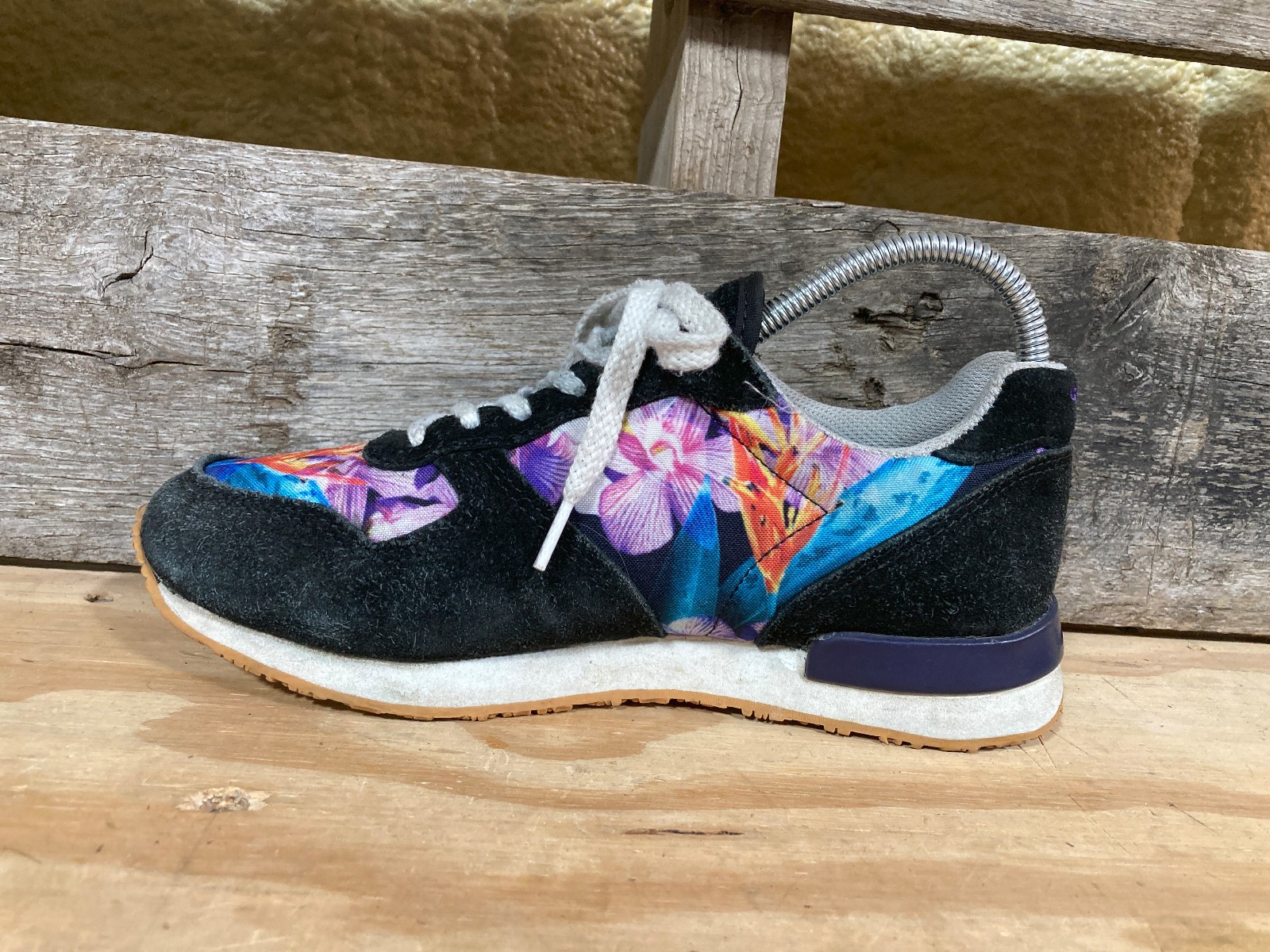 Inkkas Shoes – Womens 6 – Black Suede Floral Print – Lace Up – Running Sneakers