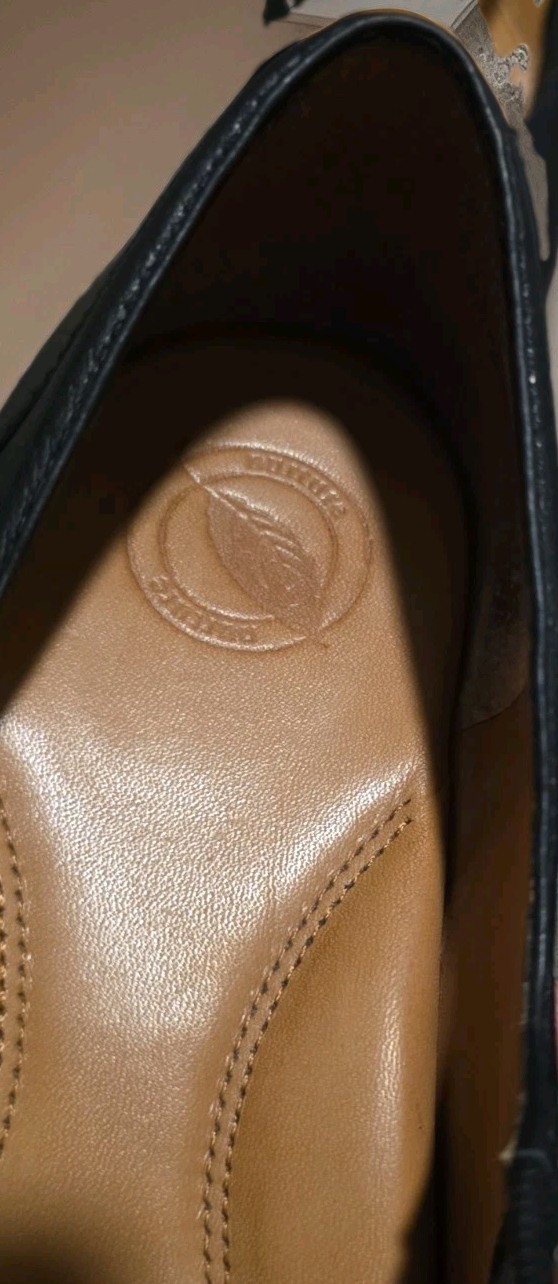 Black leather Nurture by Lamaze ballet flats feature a pleated square toe SZ 8