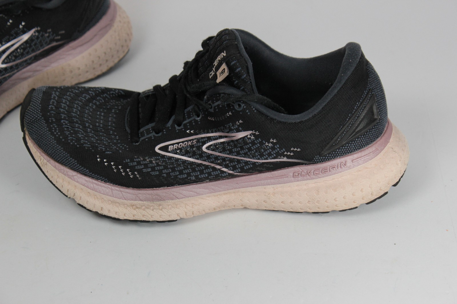 Size 9.5 – Brooks Glycerin GTS 19 Black/Metallic/Ombre