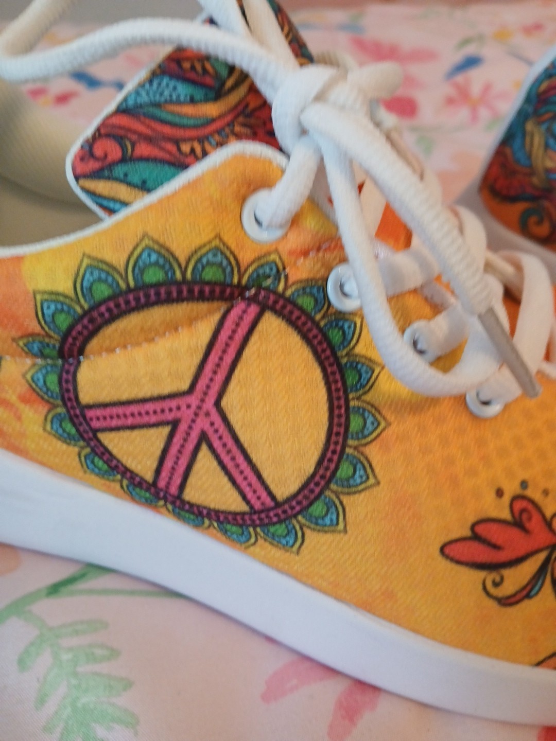 Unisex Yes We Vibe Knockoff Unbranded Sneakers Multicolor Size 8 Men 10 Women
