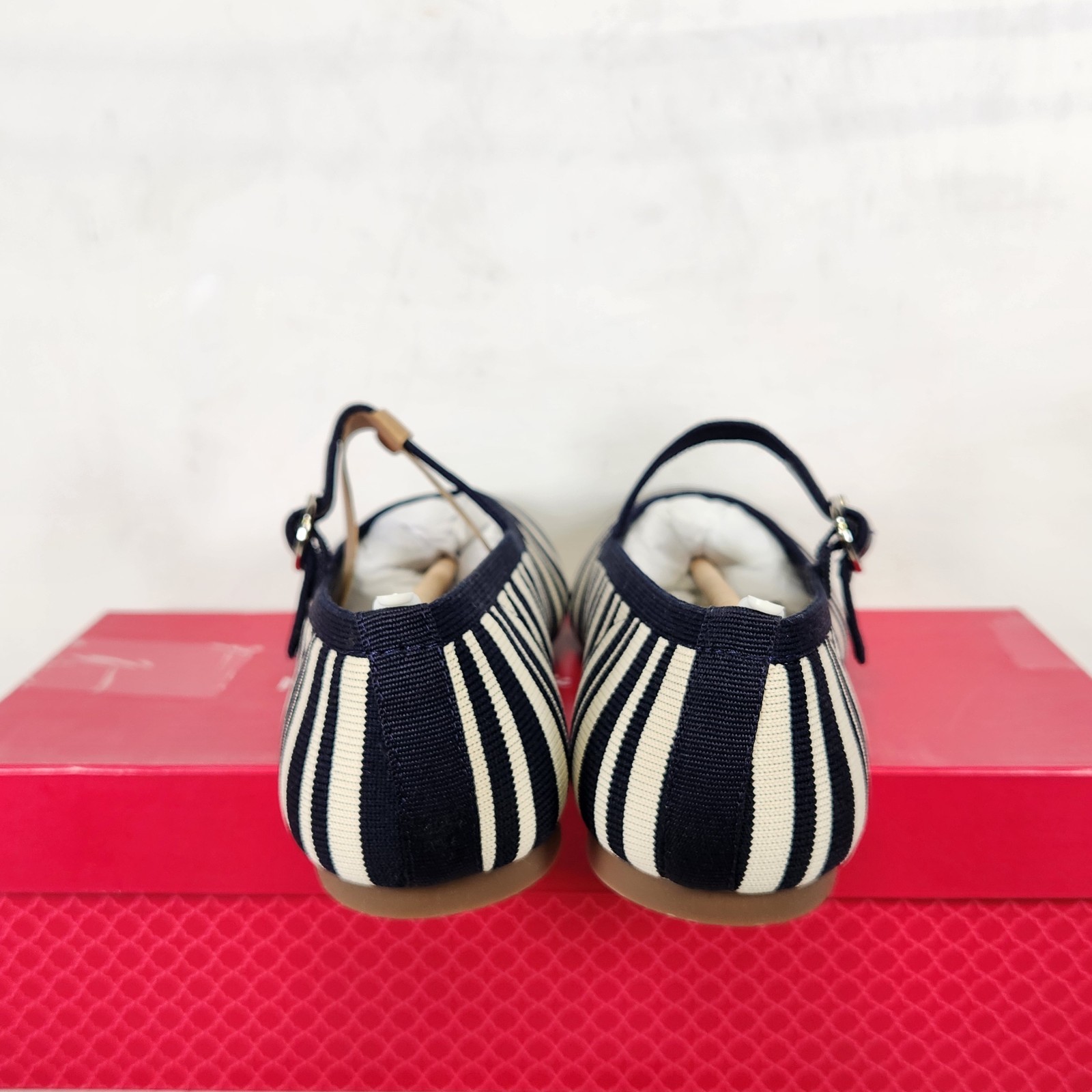 7.5 WOM – Kelly & Katie Tajah – Navy / Off White Stripe Knit