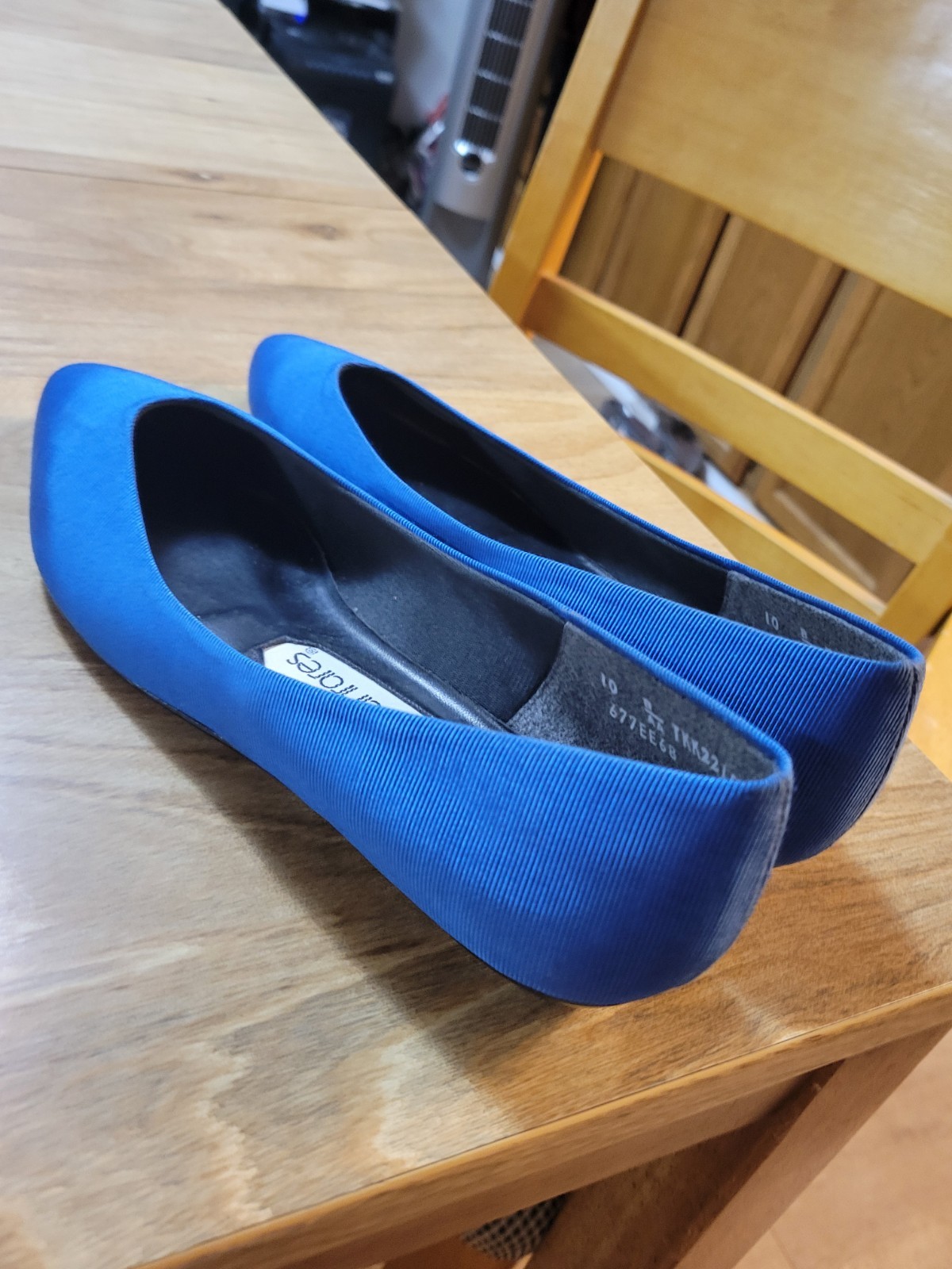 Immaculate Shallow Pointed Toe Business Flats By FanFares. Sz 8-AA Narrow