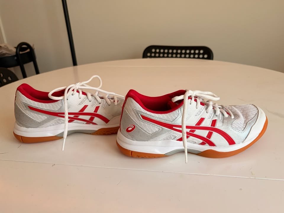 Women’s ASICS Gel Rocket 9 Shoes – White/Red (Size 7)