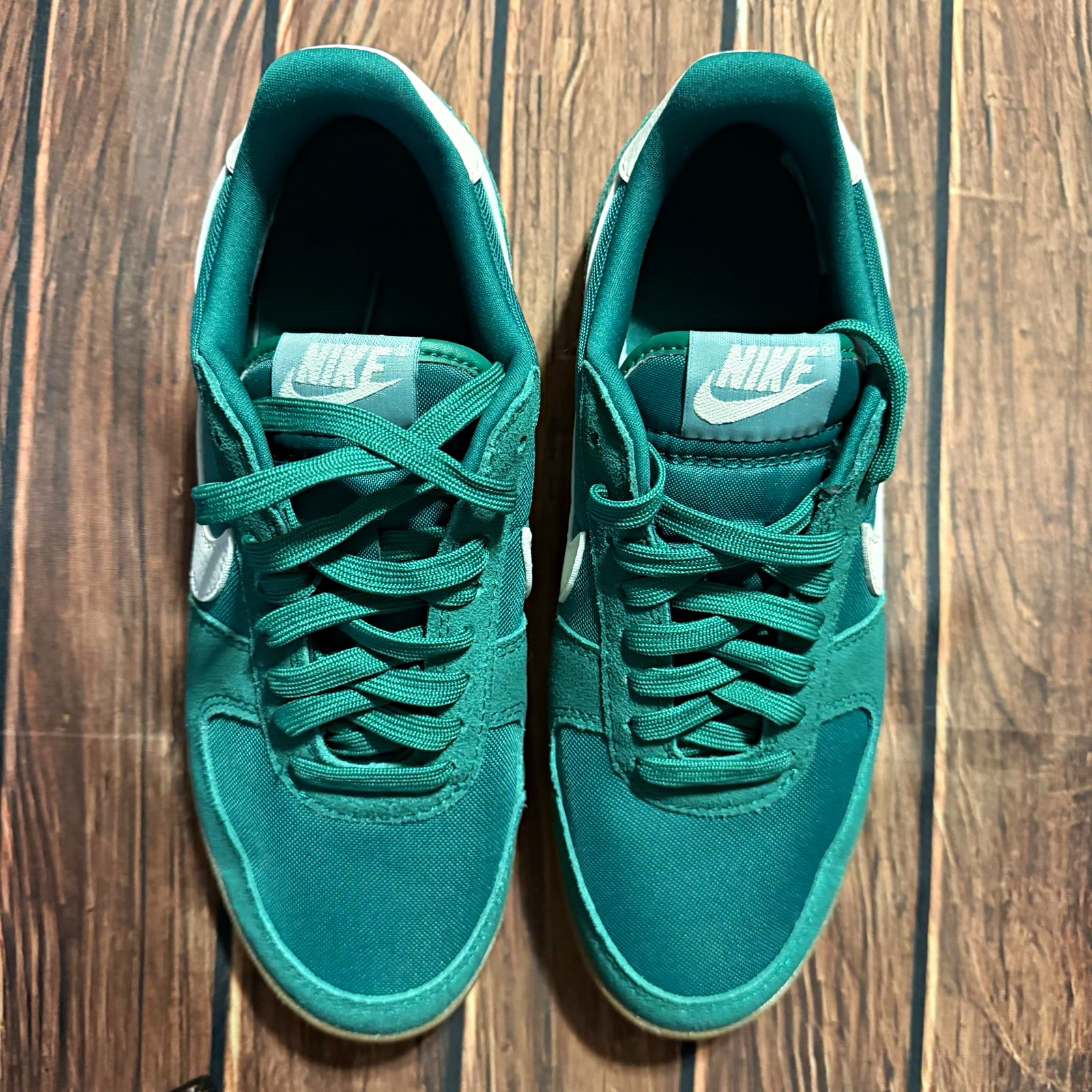Nike Women’s Size 8 Green Gum Sole Low Top Sneakers HJ6000-300