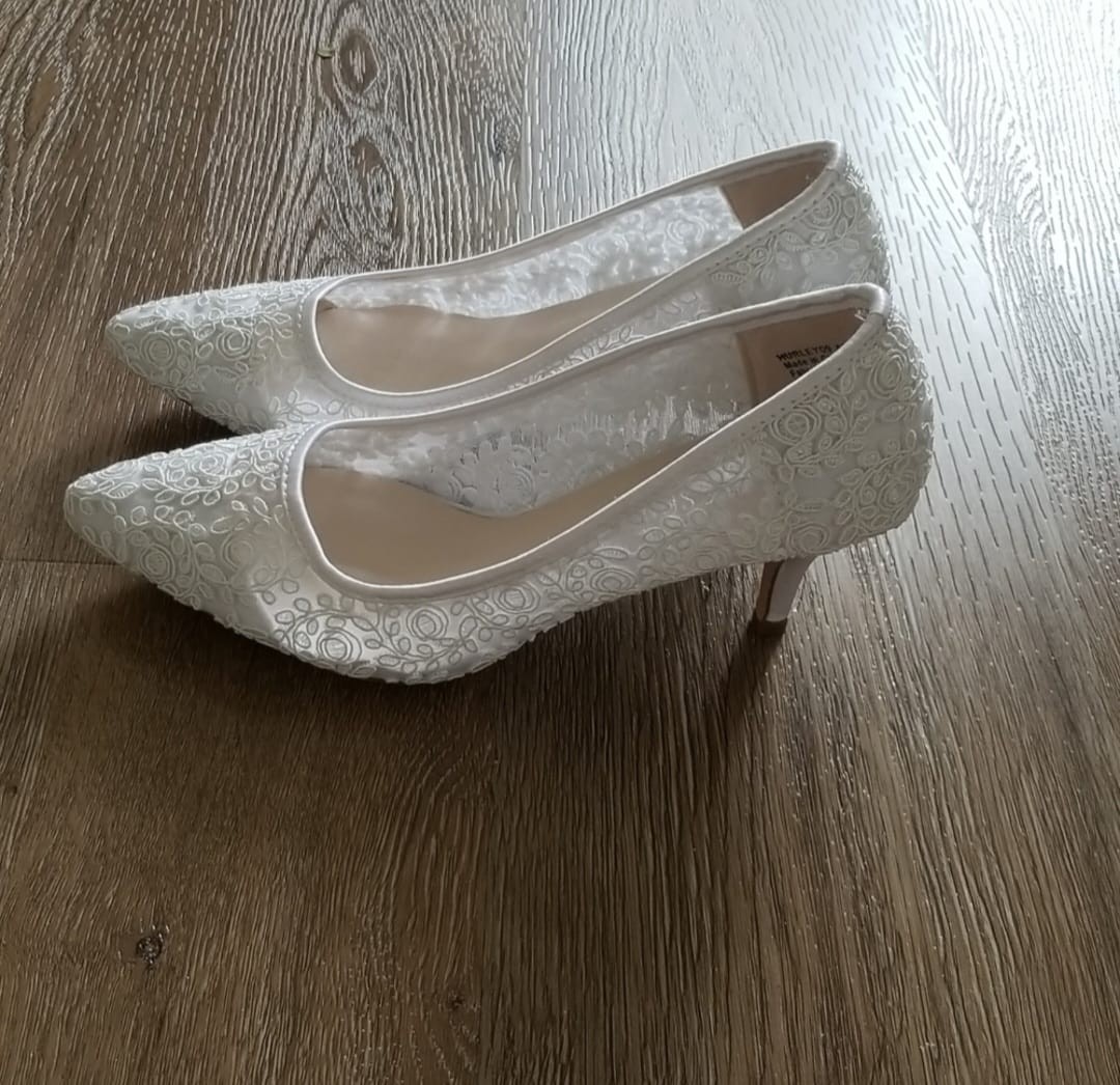 David’s Bridal White Lace Heels – Size 6M (Worn Once)