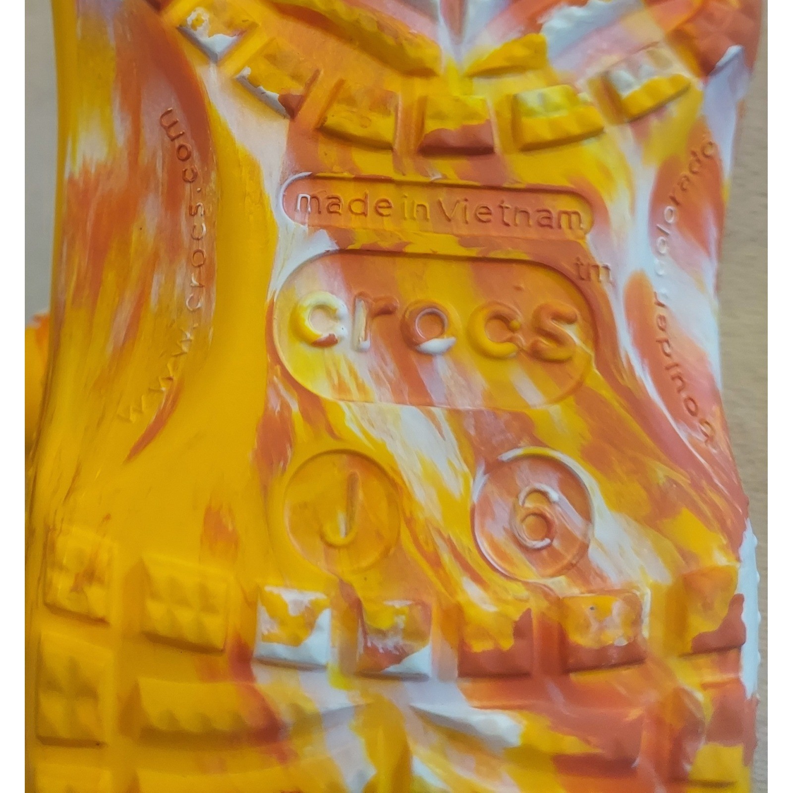 Crocs × Honey Nut Cheerios Collab Orange Tie-Dye Classic Clogs Size J/6 W/8 M/6
