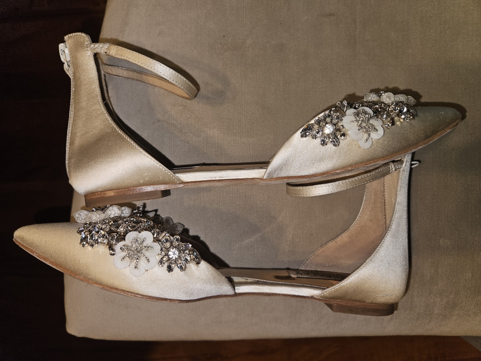 Badgley Mischka Champagne ivory beaded rhinestone Bridal Flats – Sz 6